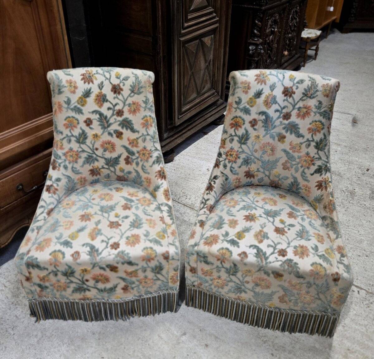 Pair of crapaud armchairs / Napoleon III – floral fabric – fringed skirt