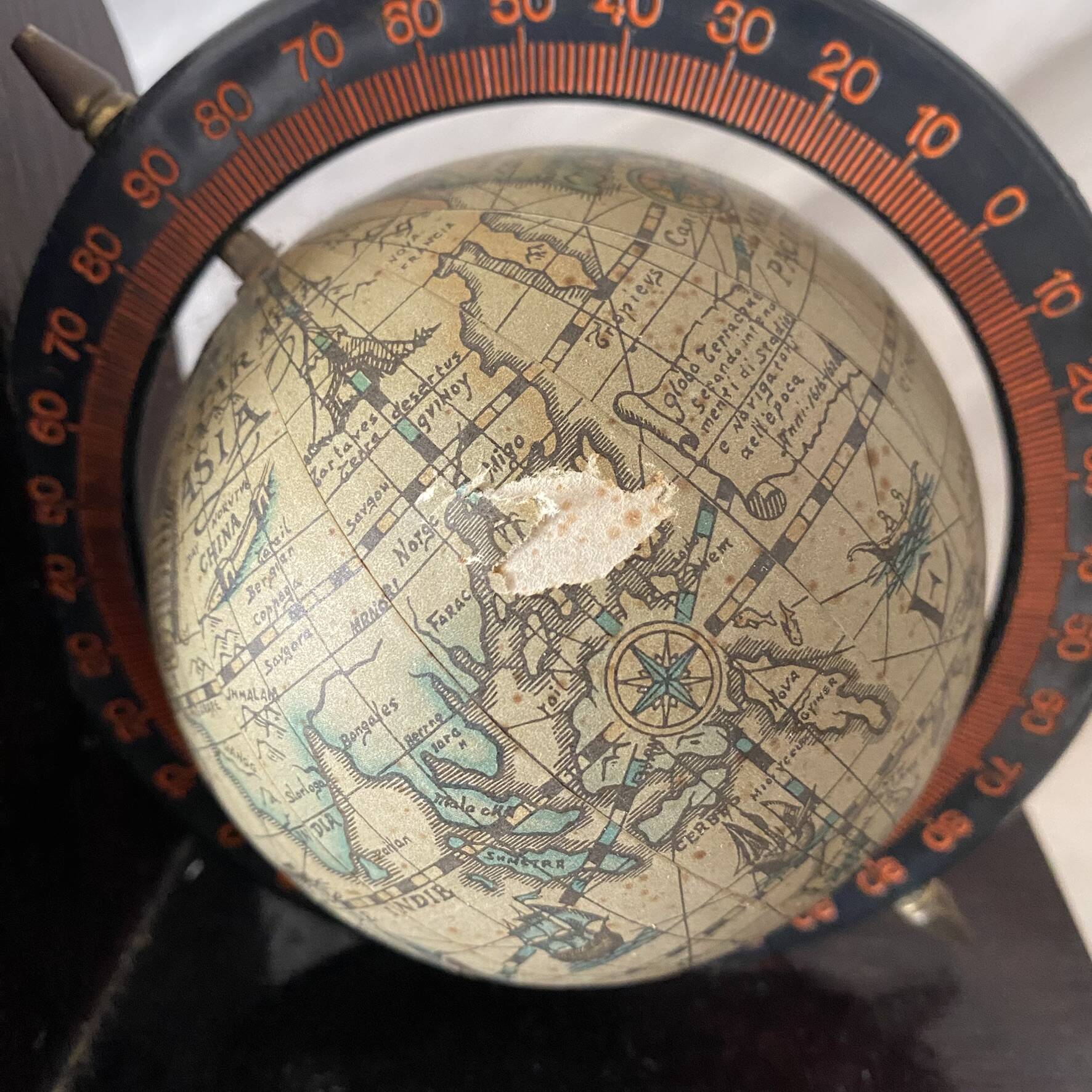 Serre livres mappemonde globes terrestre