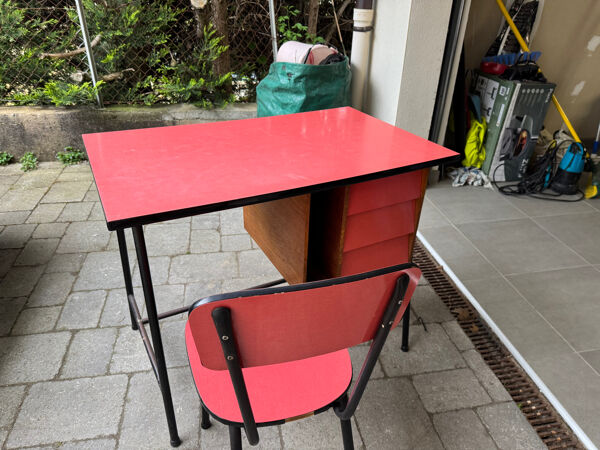 Bureau et chaise enfant en Formica