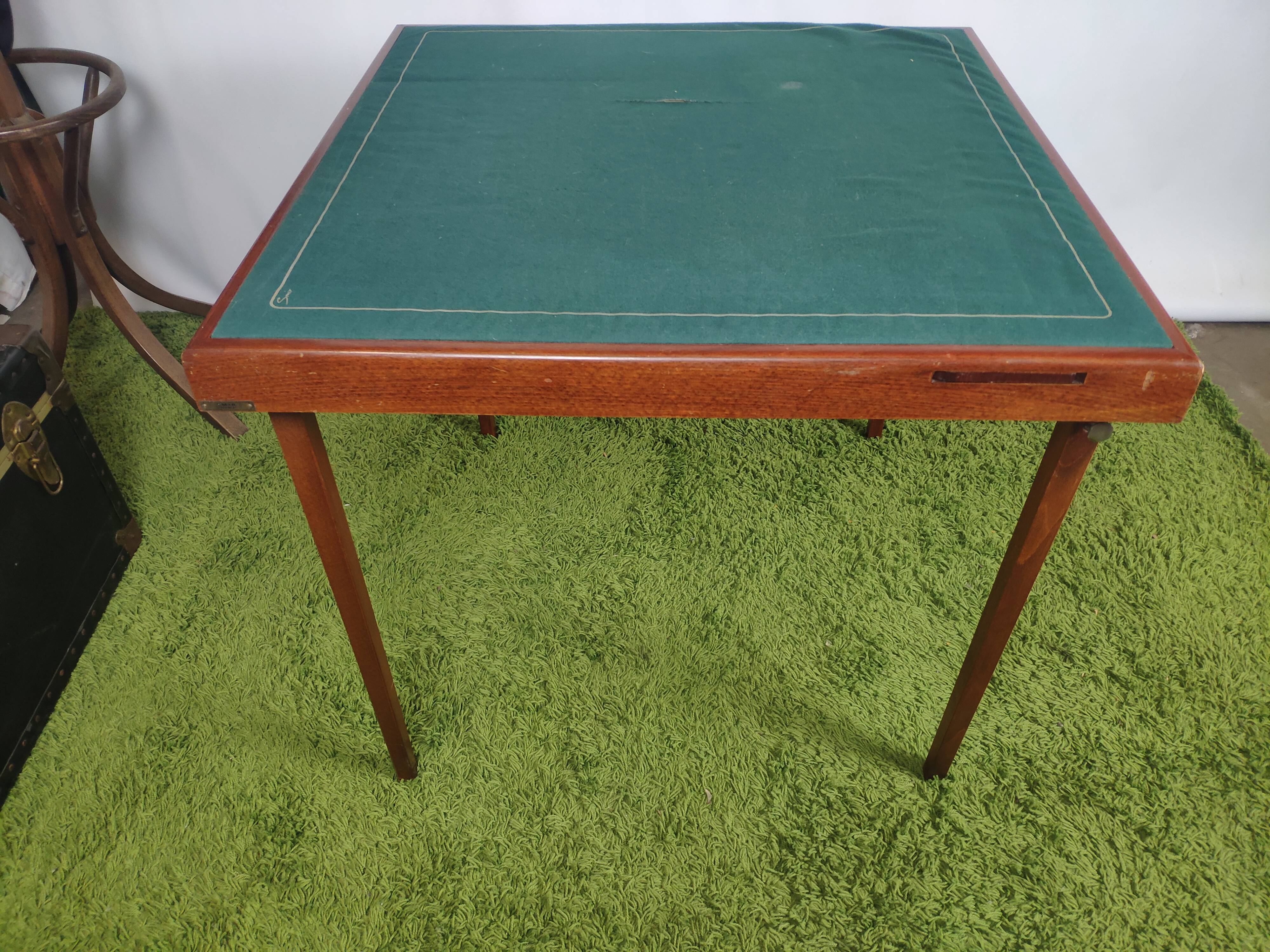 SMIR folding bridge table