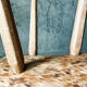 Table tripode bois design Brutaliste
