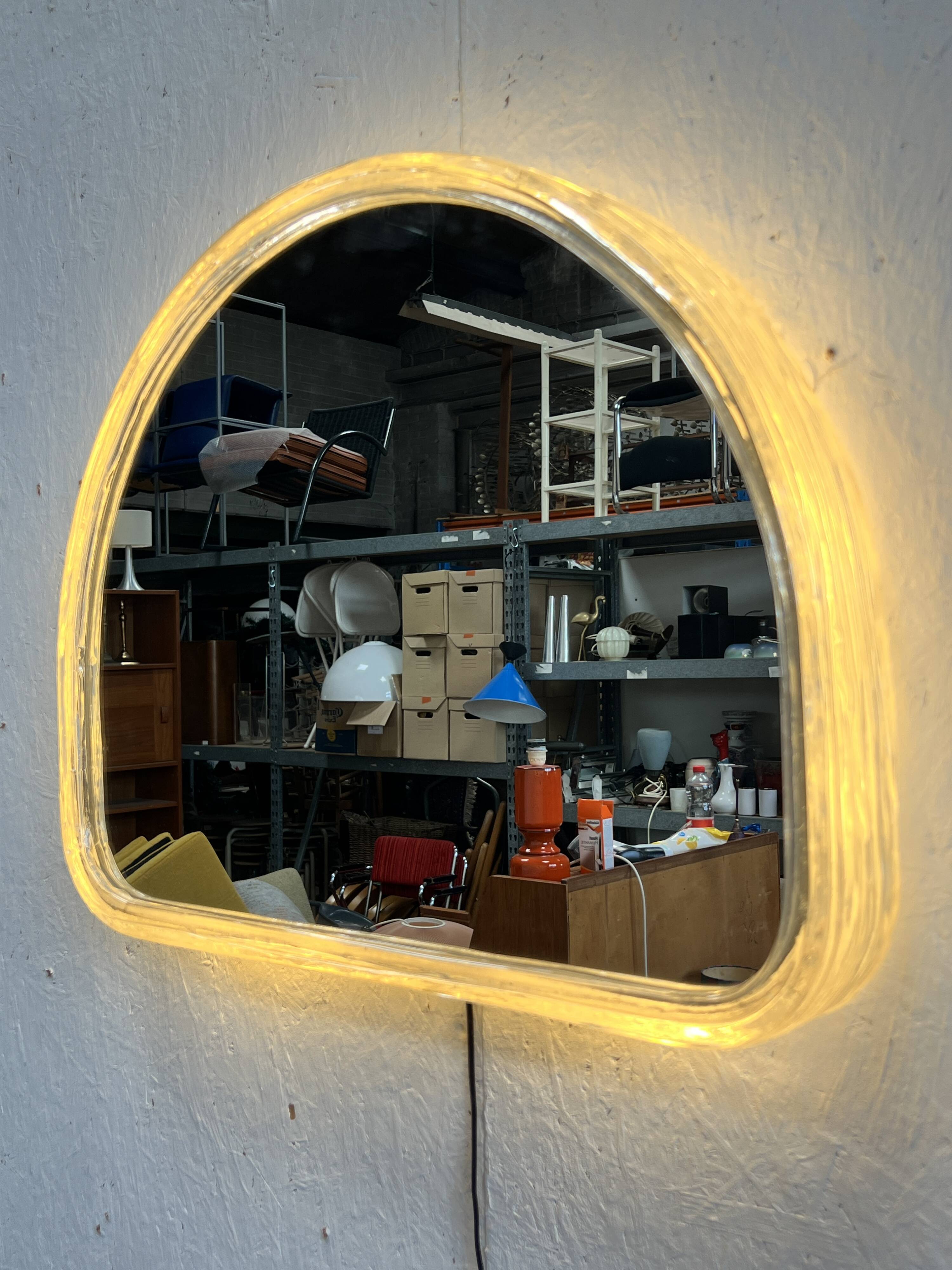 Miroir Hillebrand vintage demi-rond avec éclairage