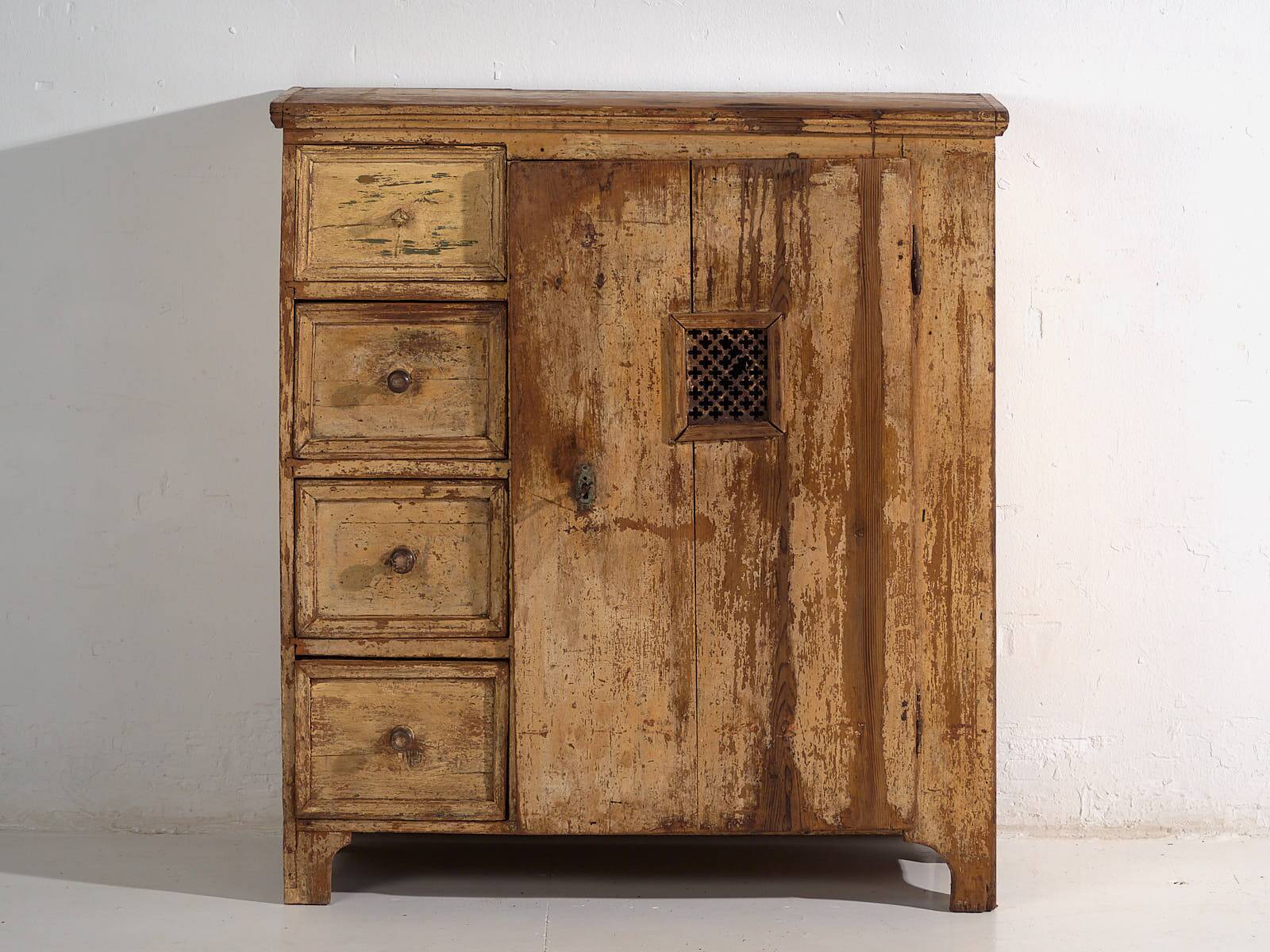 Antique kitchen cupboard (c.1920)