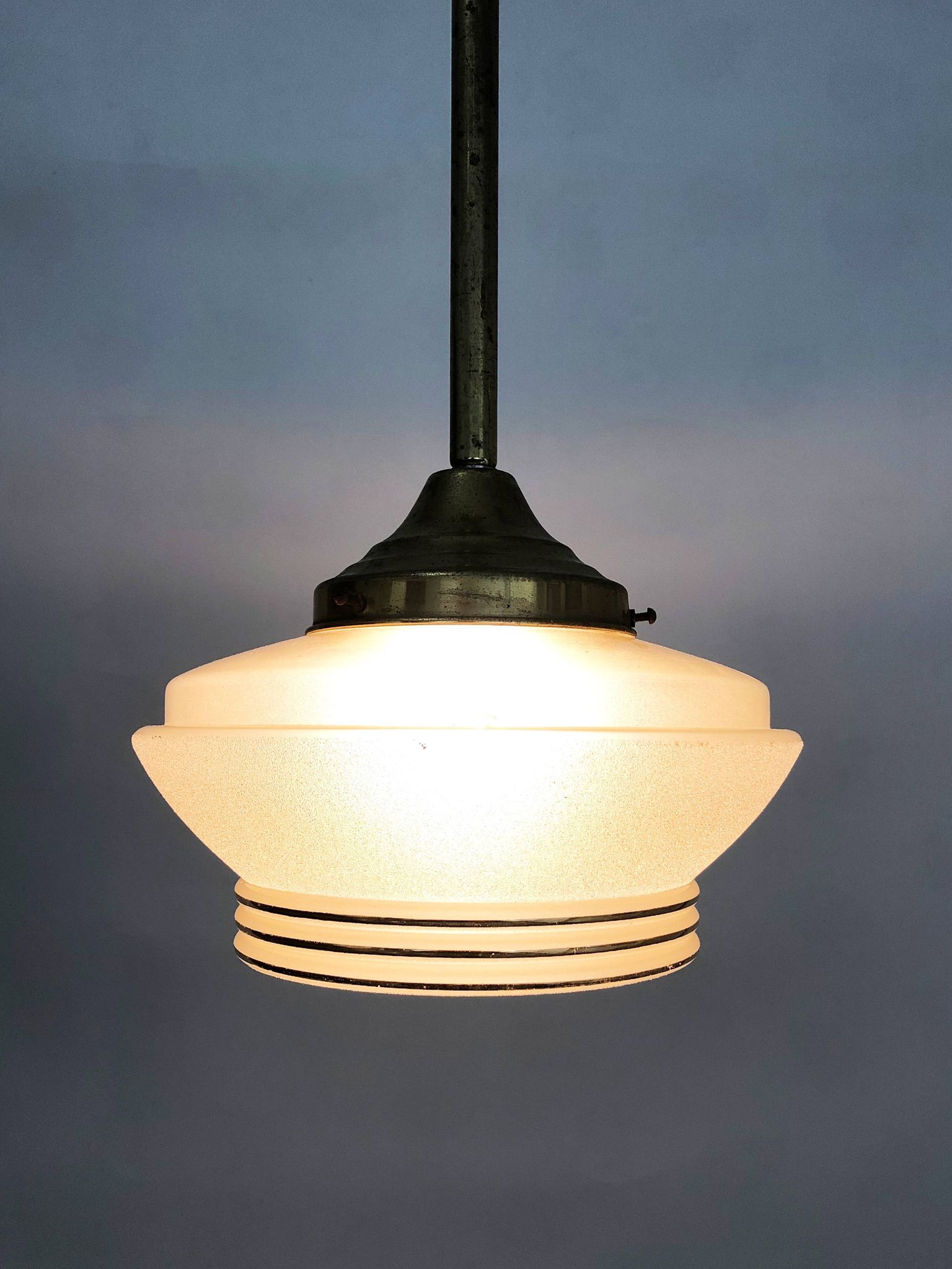 Suspension globe yellow granite, bordered gold lampshade old art deco. Year 50