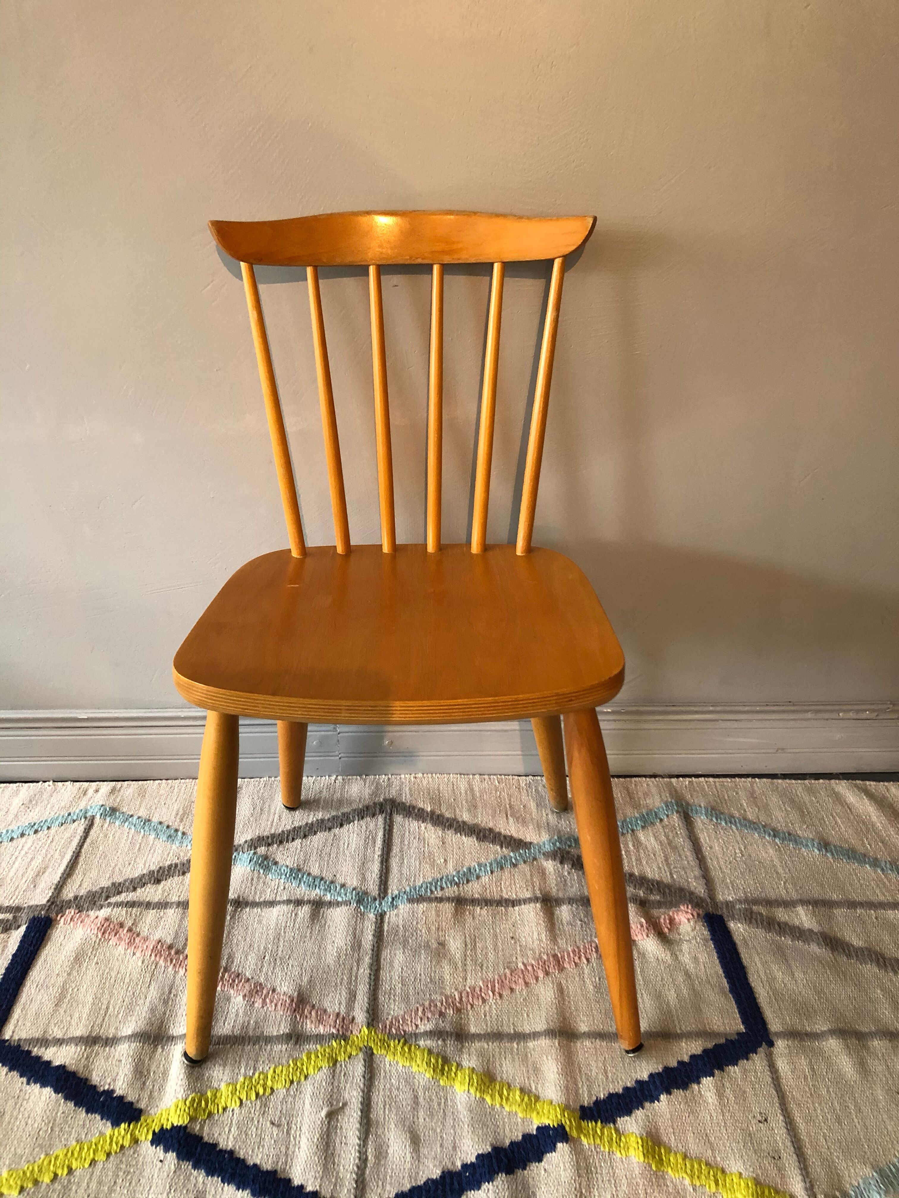 Suite of 4 vintage chairs