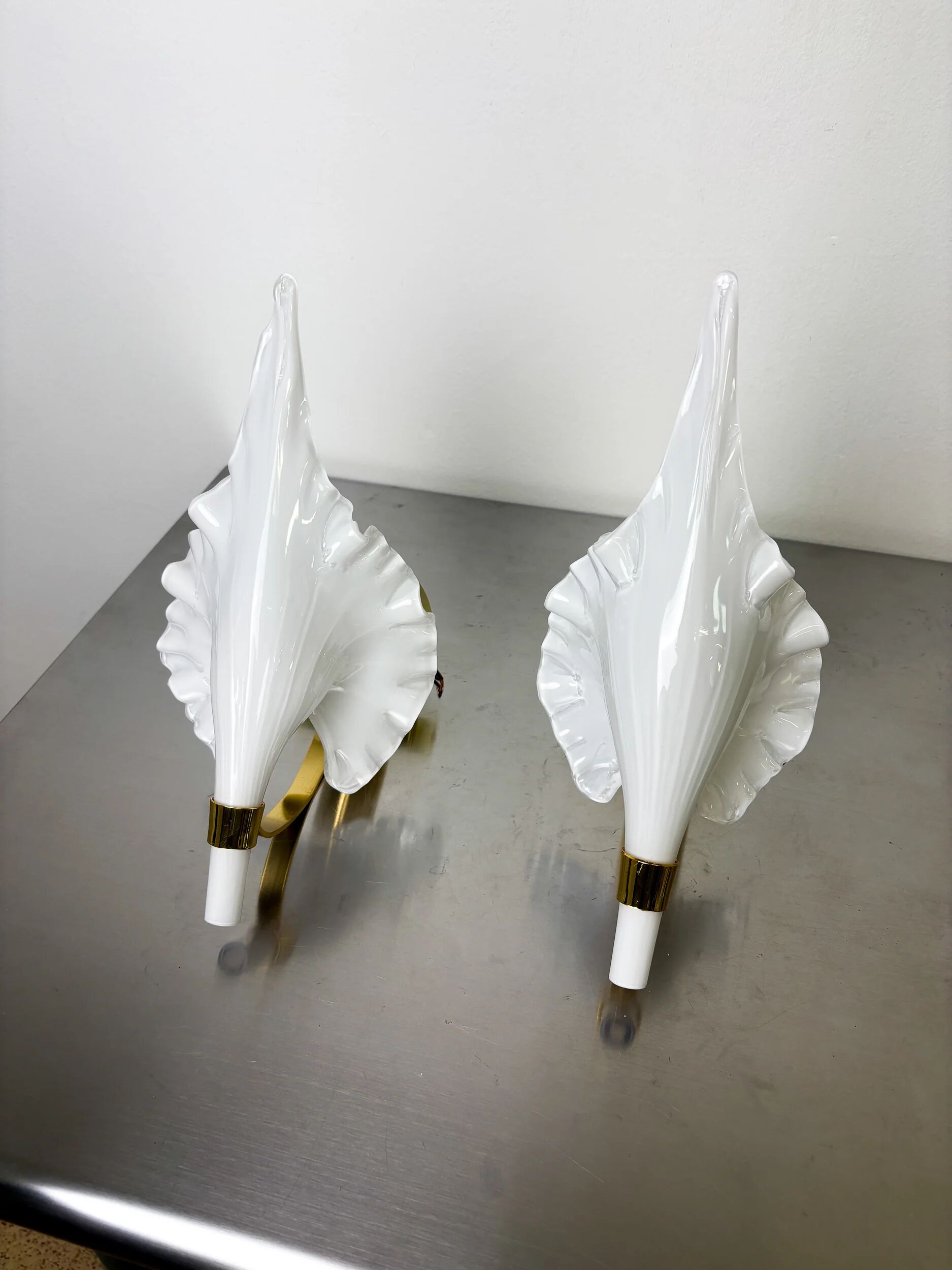 Pair of "Calla Lily" leaf-shaped wall sconces, Murano glass & gilt brass, Italy, circa 1970s