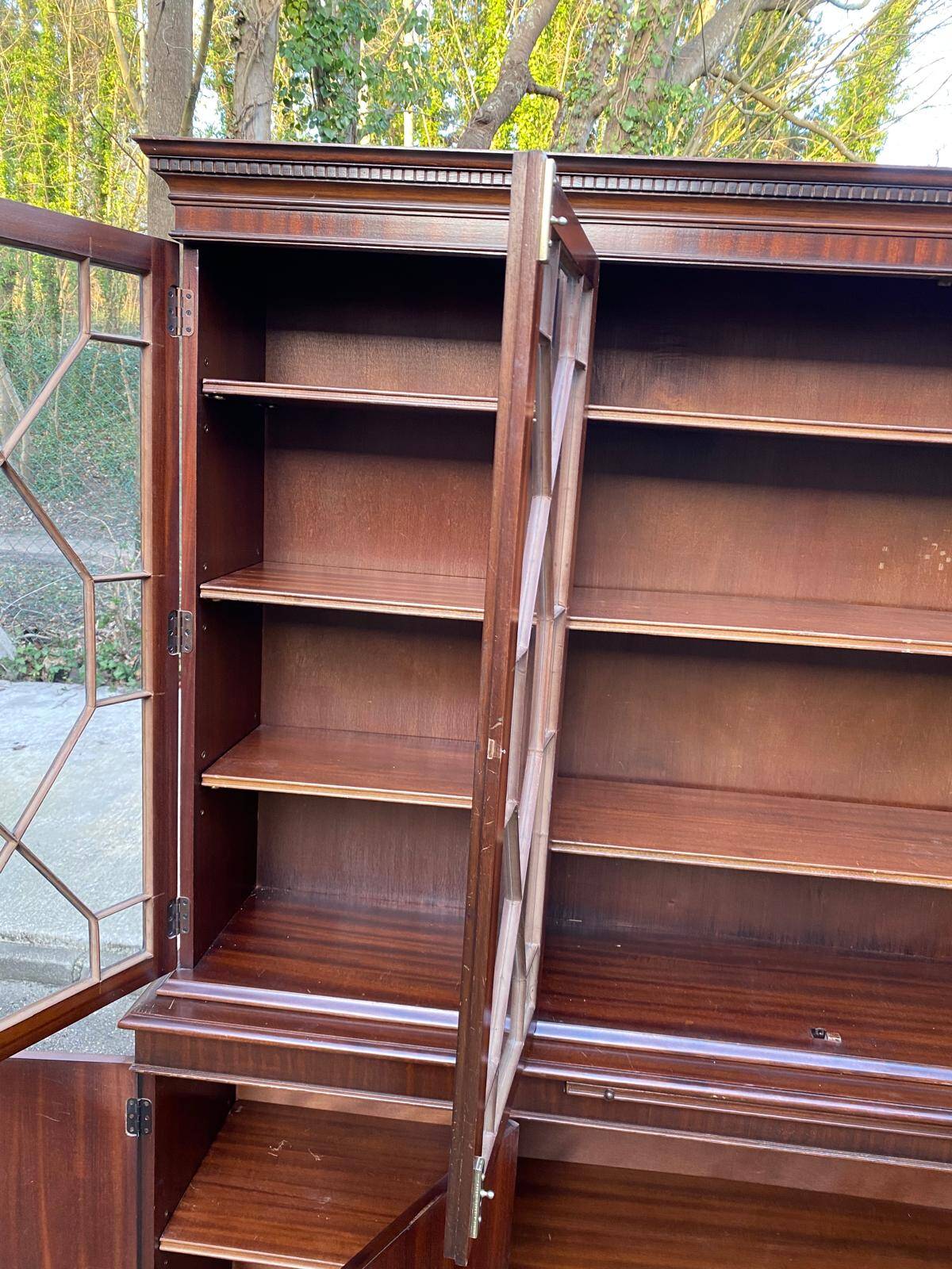 English display cabinet with 4 doors in mahogany, 1960.