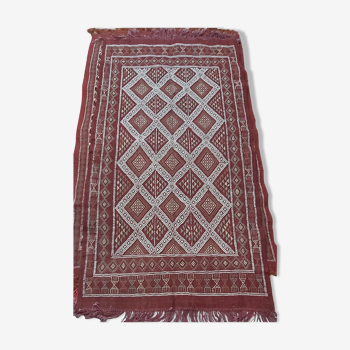 Tapis marocain marron et blanc berbère