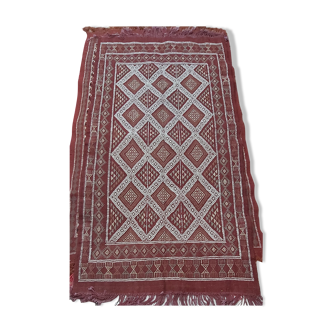 Tapis marocain marron et blanc berbère