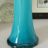 Vase bleu en verre soufflé vintage