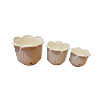 3 white pots