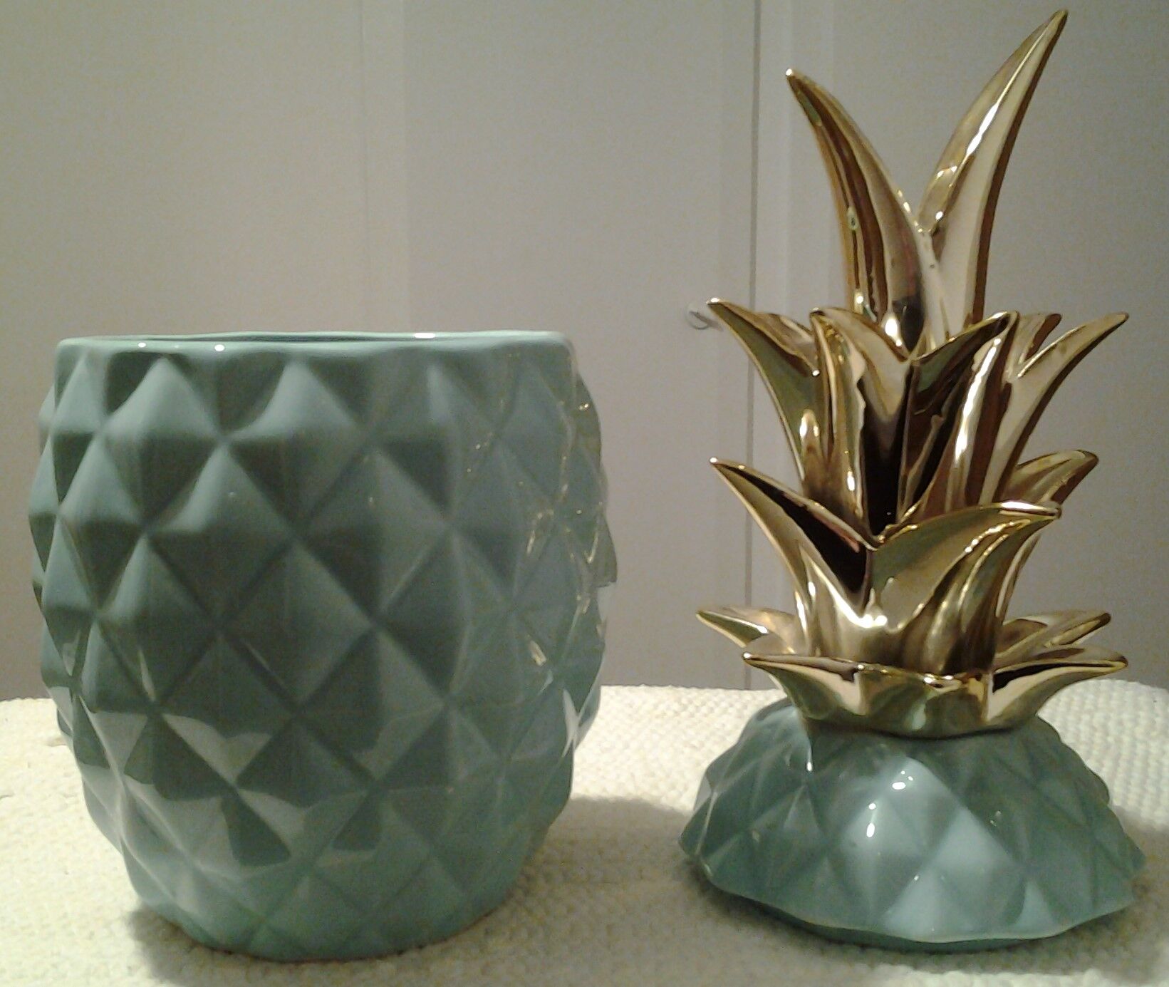 Ceramic pineapple