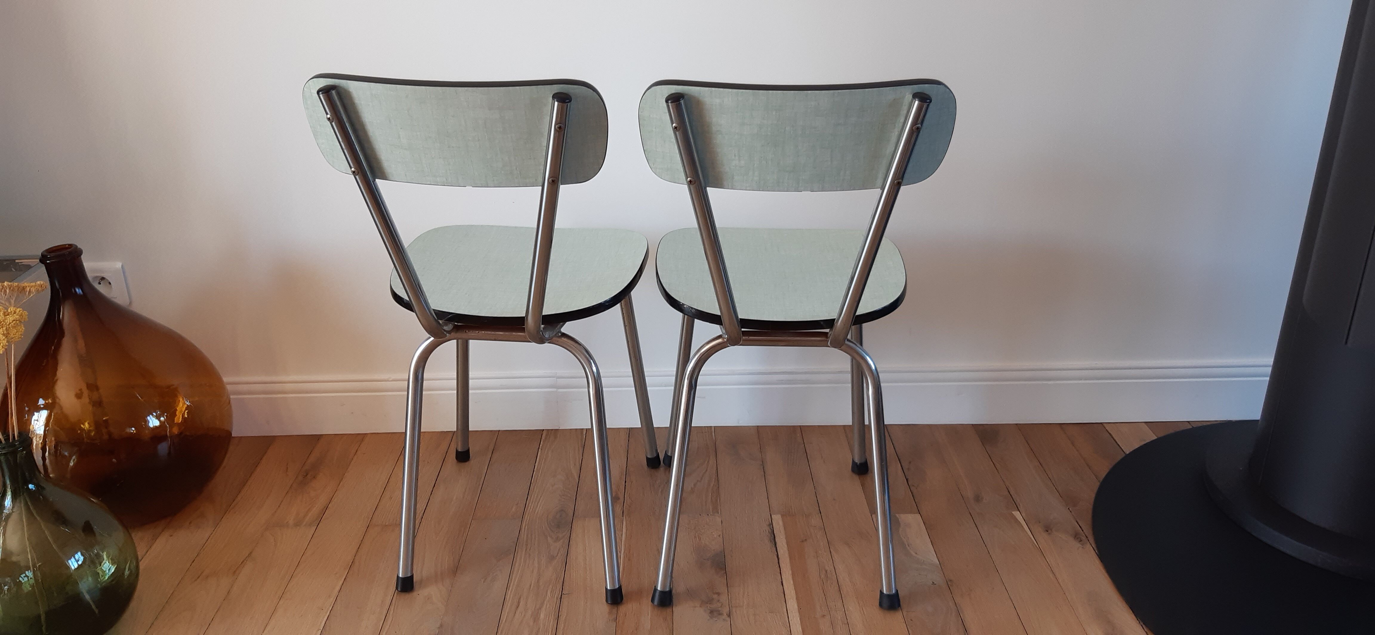 Duo de chaises en formica vert pastel années 70