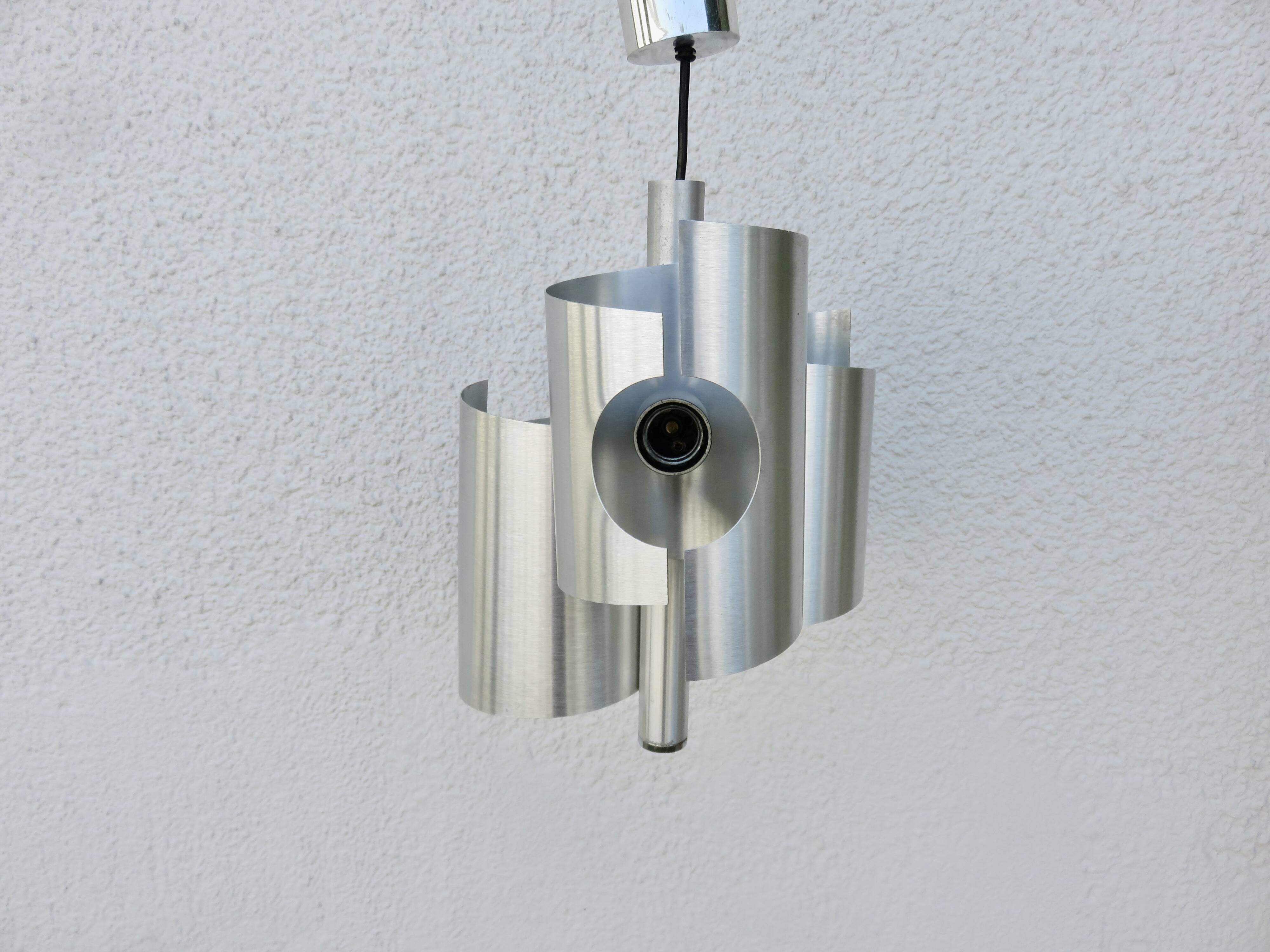 Suspension space age, UFO, rockabilly, pure 1970s design.