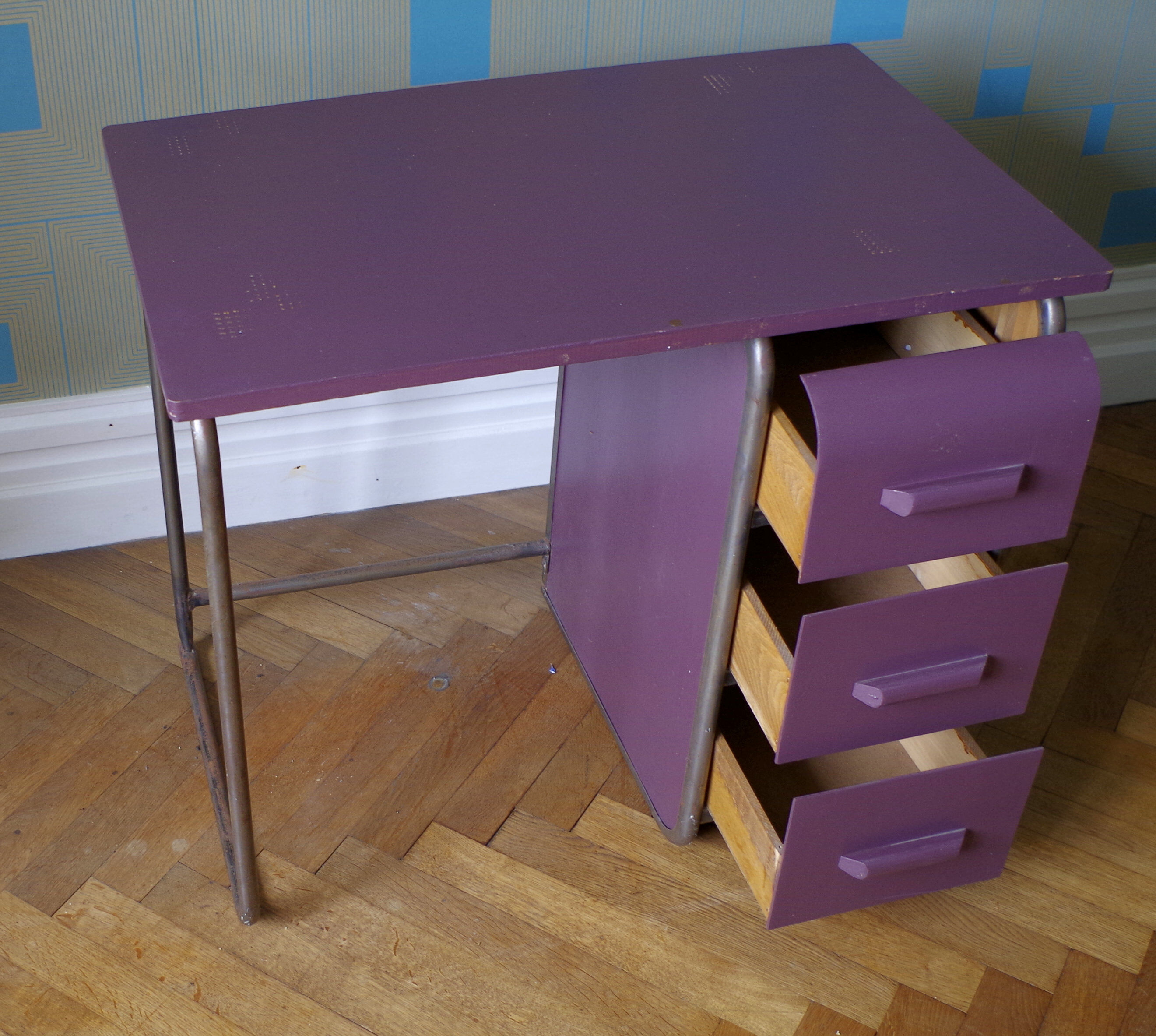 Industrial office in wood and metal