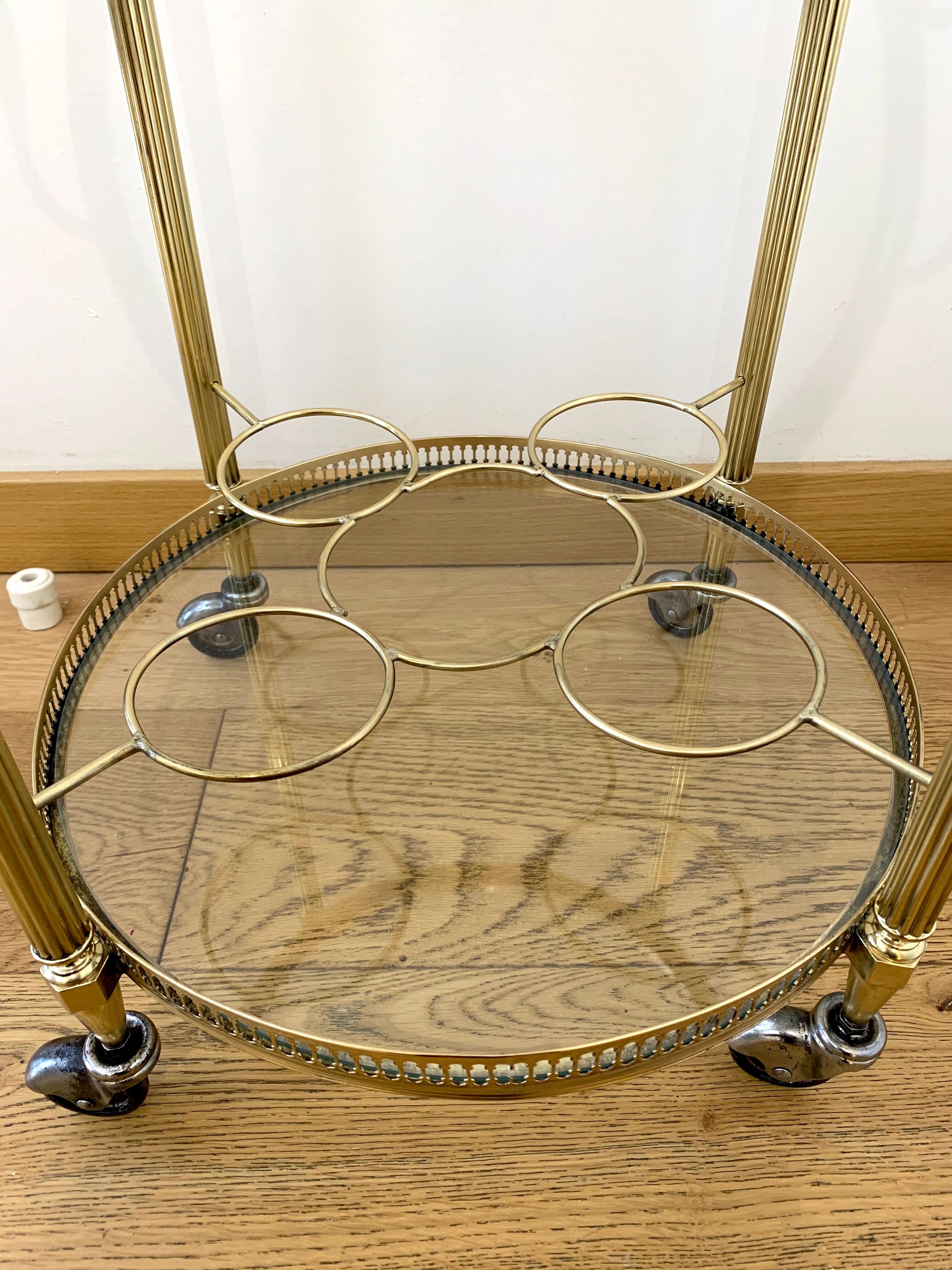 Desserte ronde en laiton et verre 1950