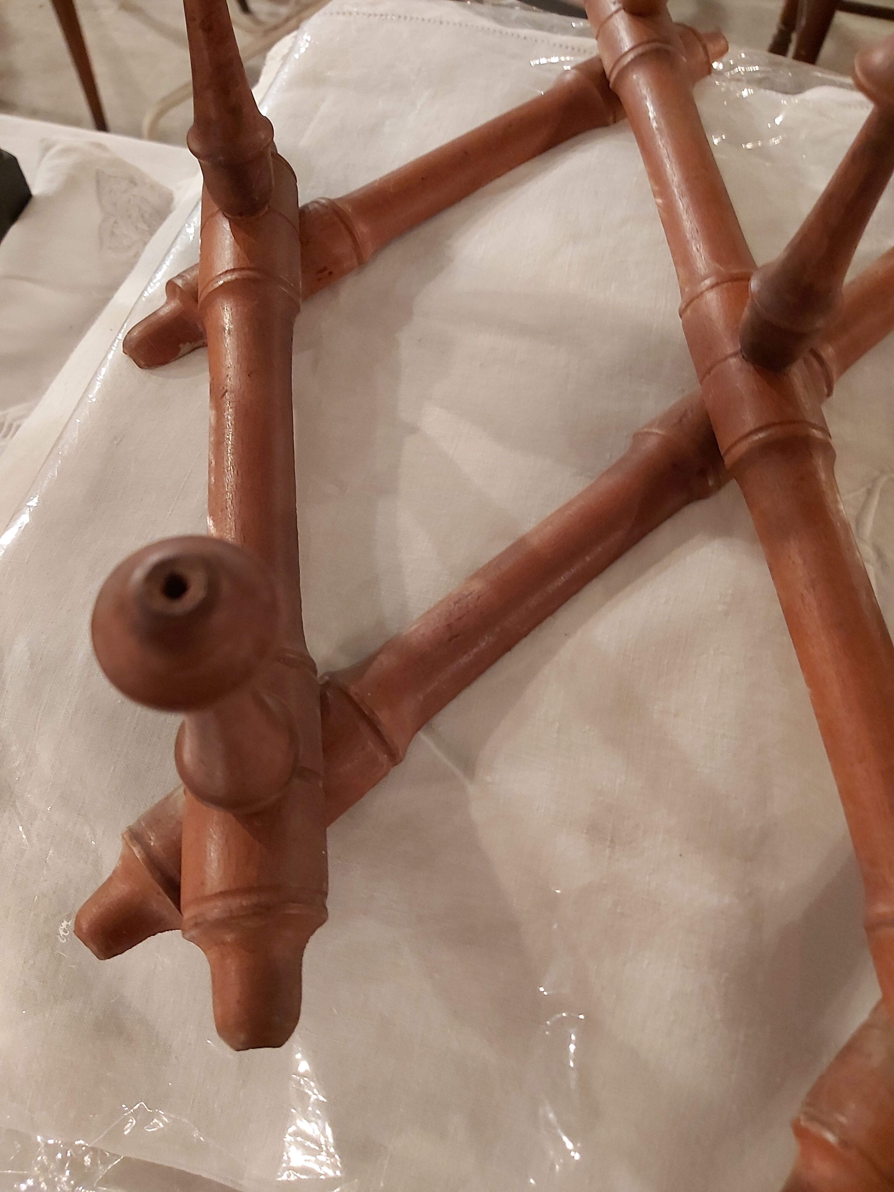 Extendable wall coat rack