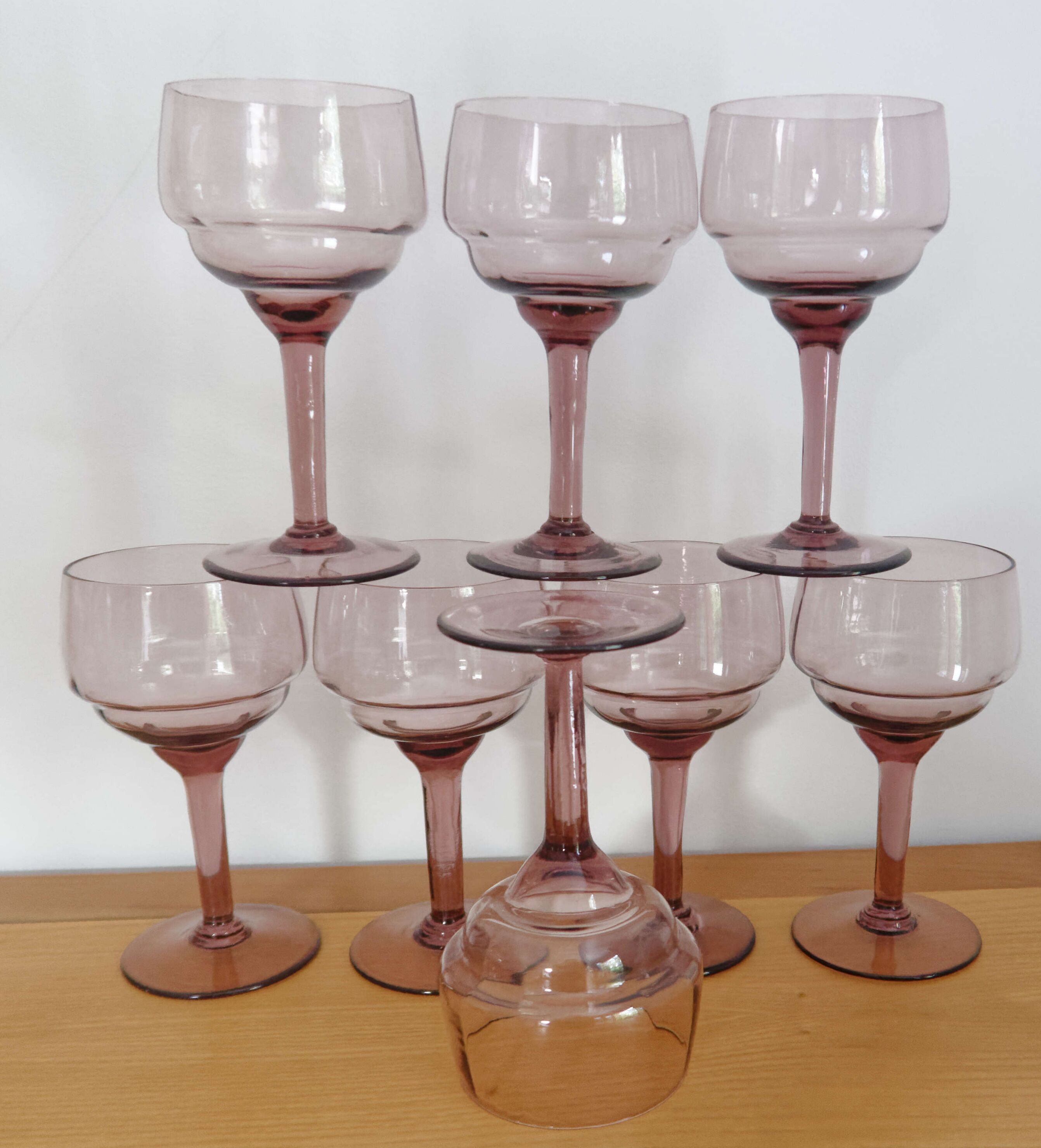 Lot 8 tinted blown glass wine glasses