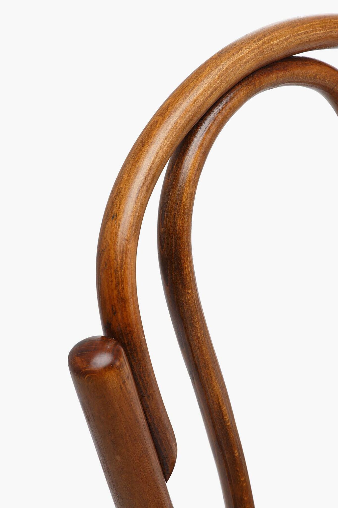 Chaise en bois courbé avec motif floral
