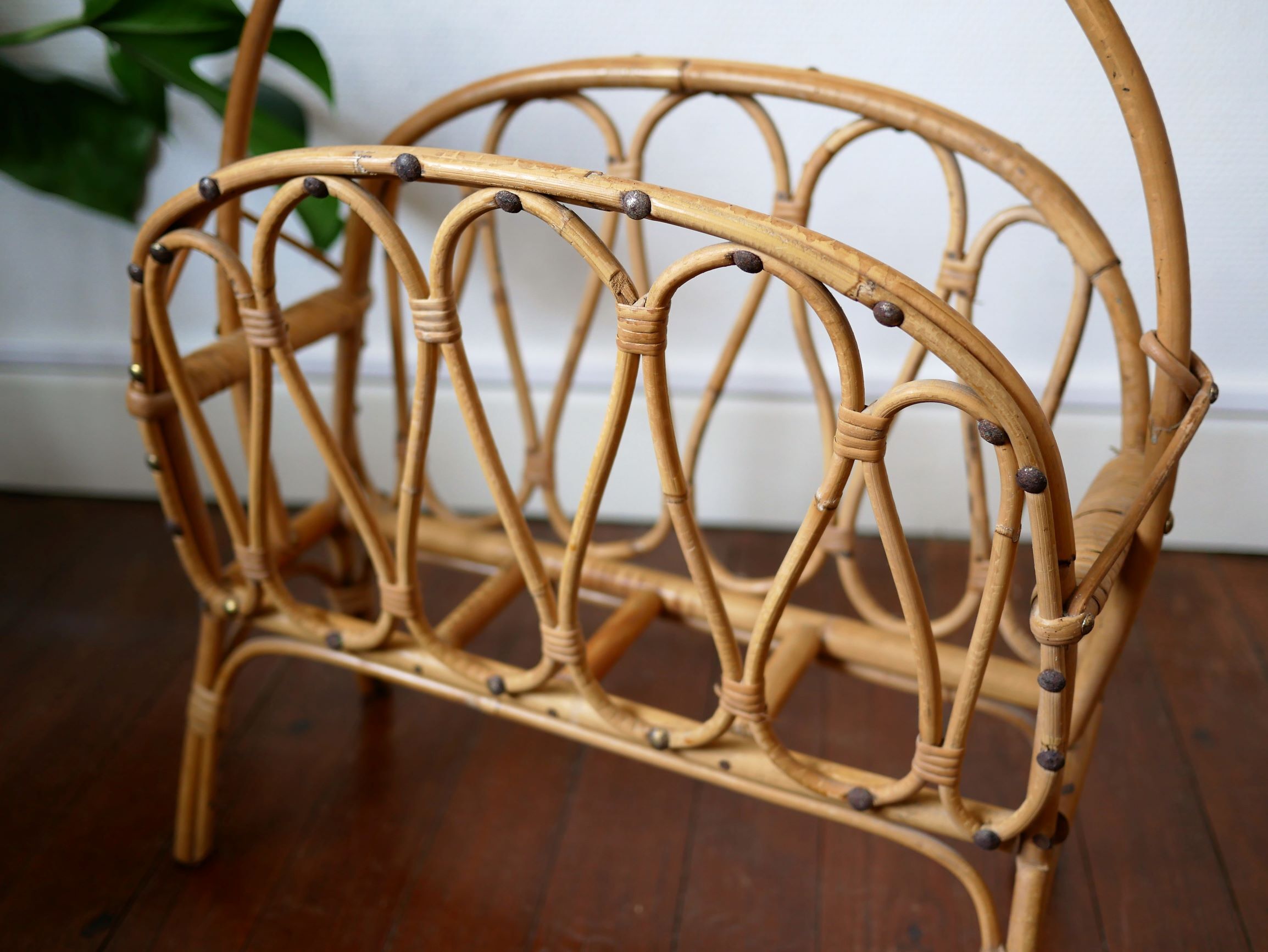 Magazine rack wicker