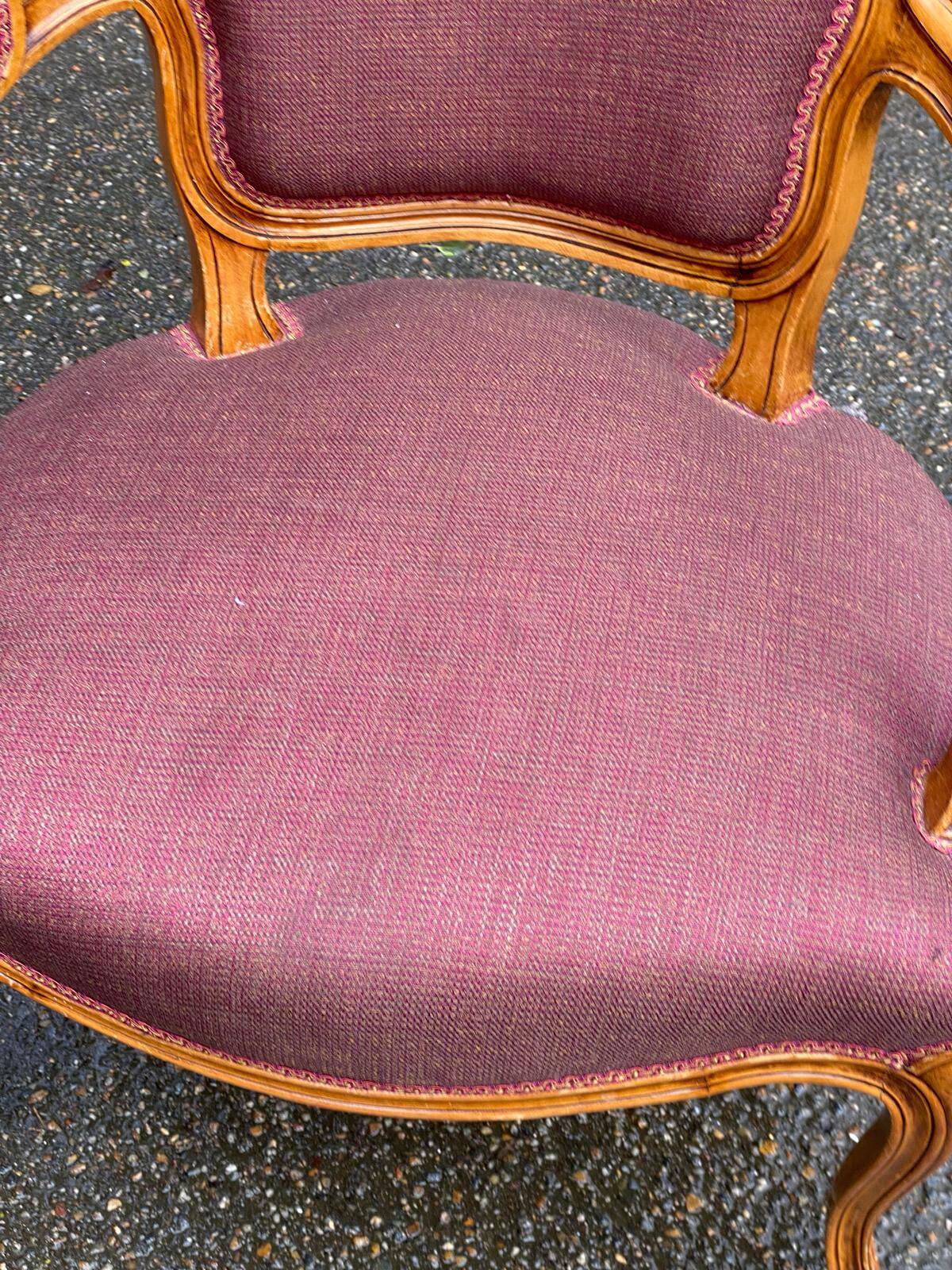 Louis XV armchair in solid wood and burgundy fabric