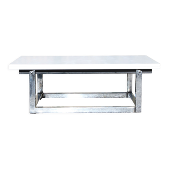 Coffee table that transforms into a dining table