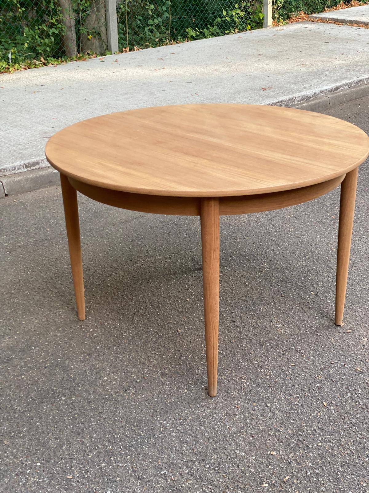 Table à manger scandinave ronde extensible décapée en teck 115cm