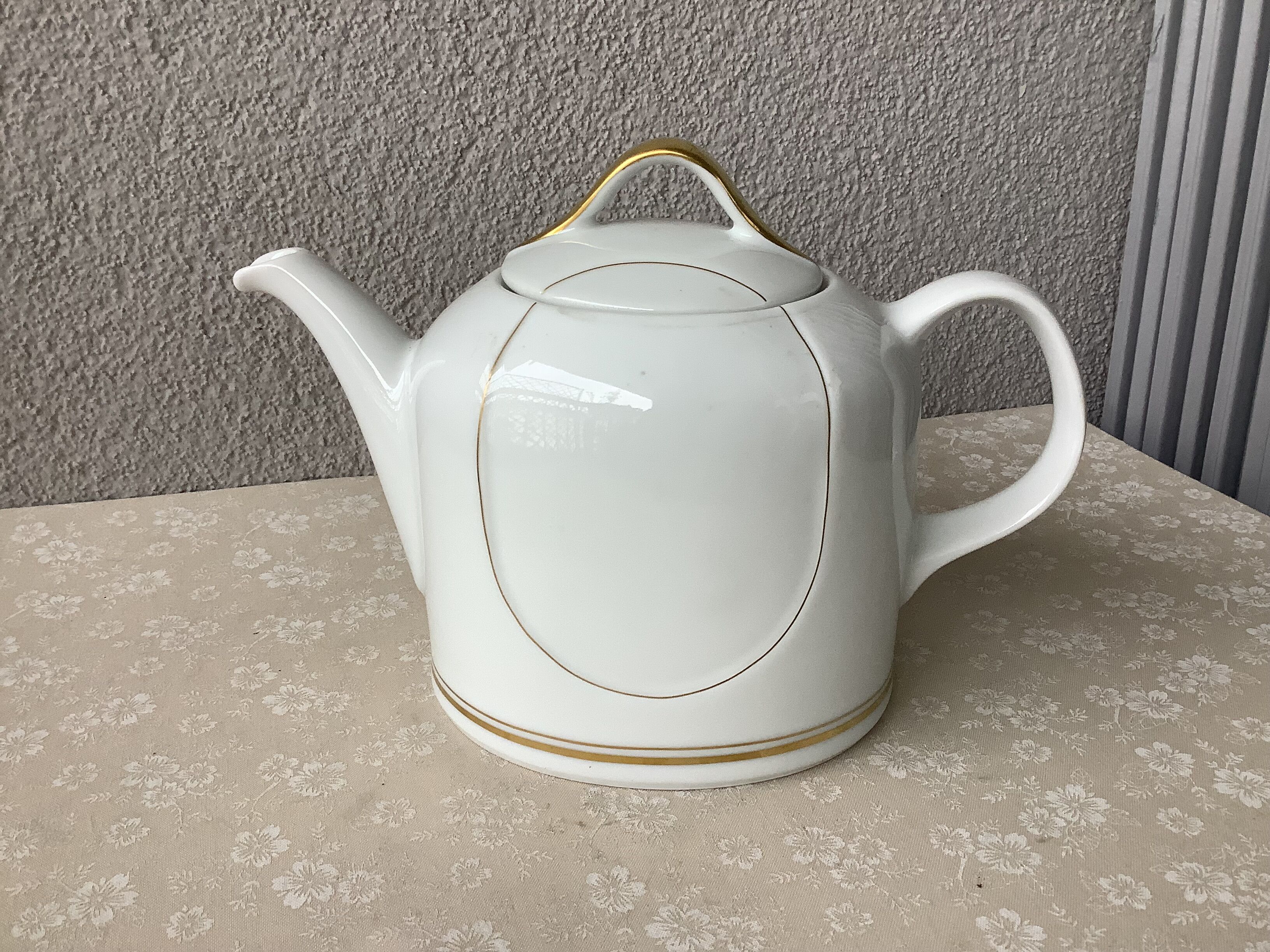 Porcelain teapot Eschenbach Bavaria-Germany