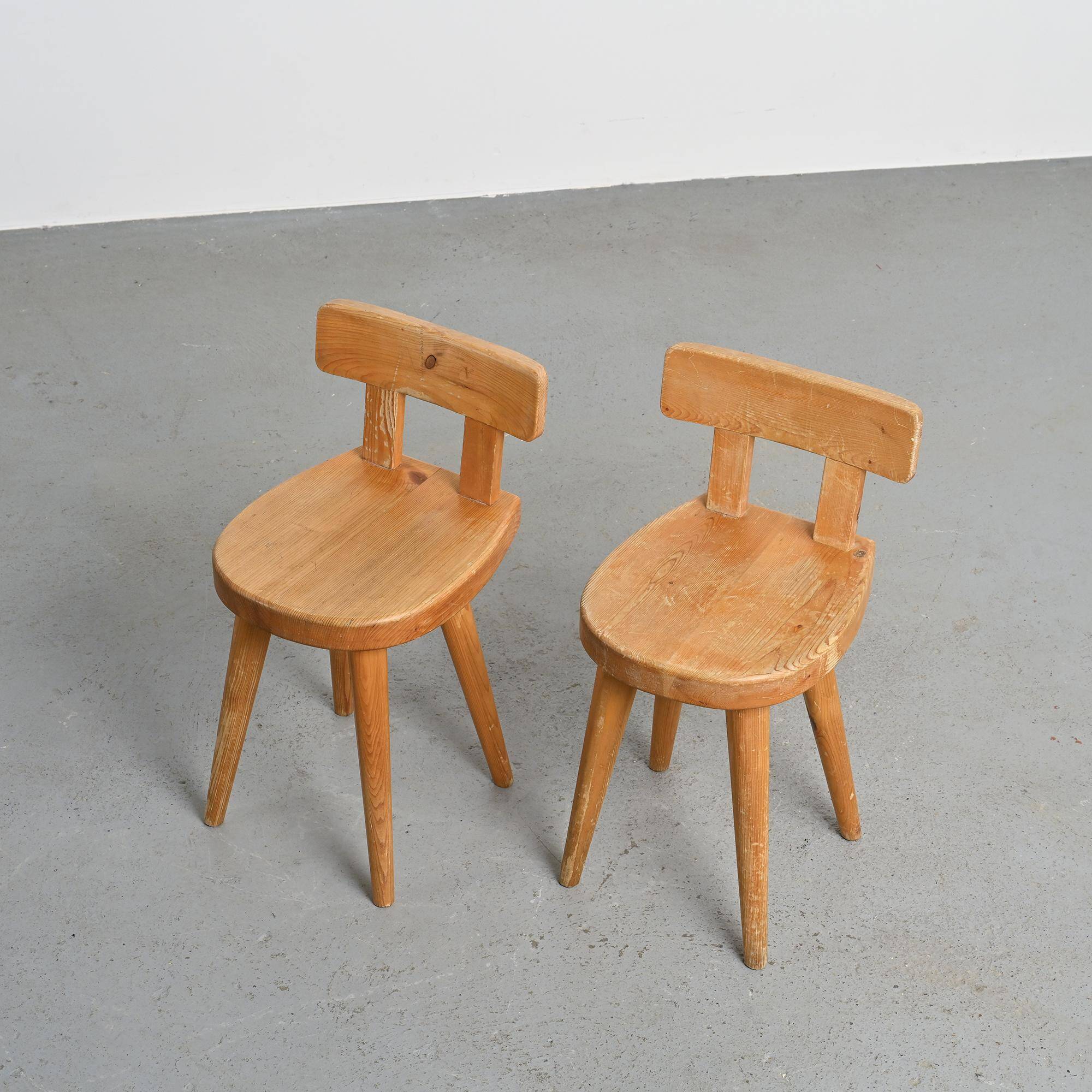Pair of pine chairs by Christian Durupt, Méribel 1960
