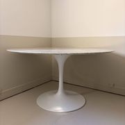 Round Tulip table in marble