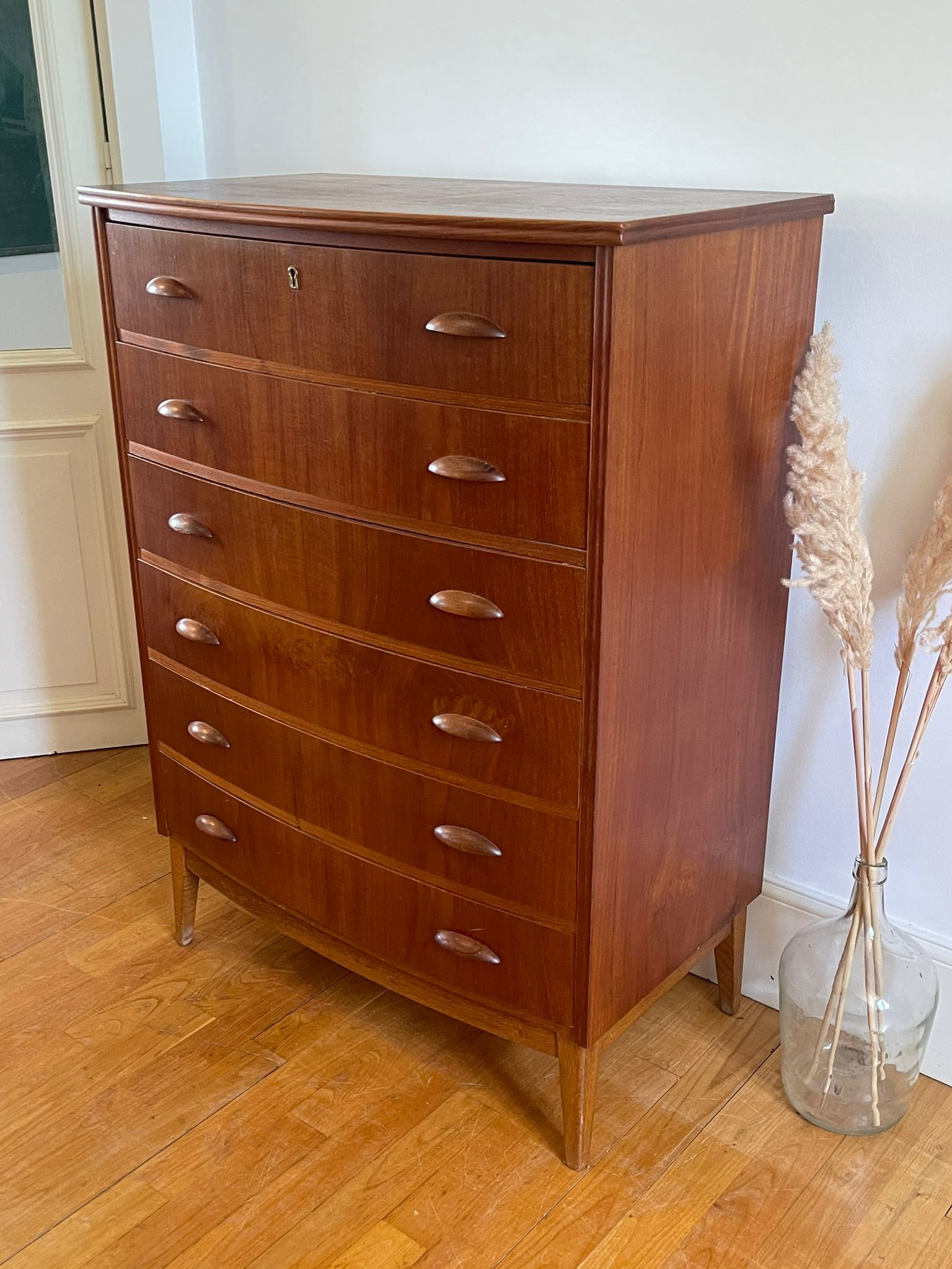 Danish teak chest of drawers with 6 drawers.