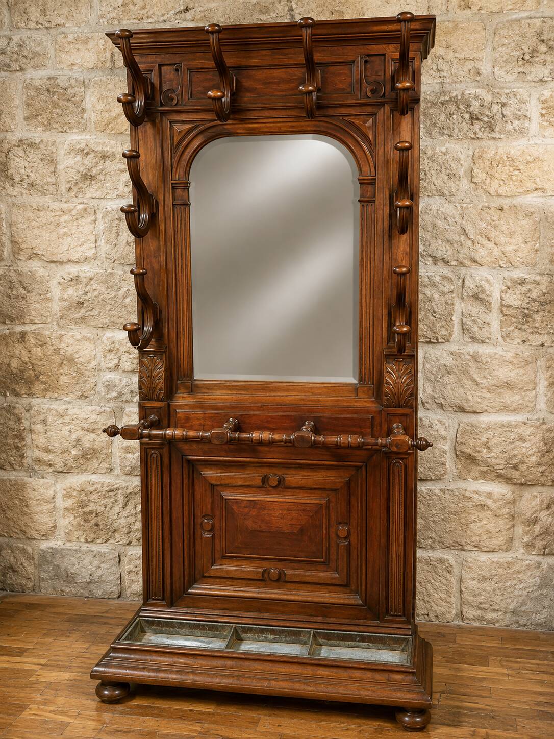 vestiaire d’entrée à miroir en noyer – XIXe siècle