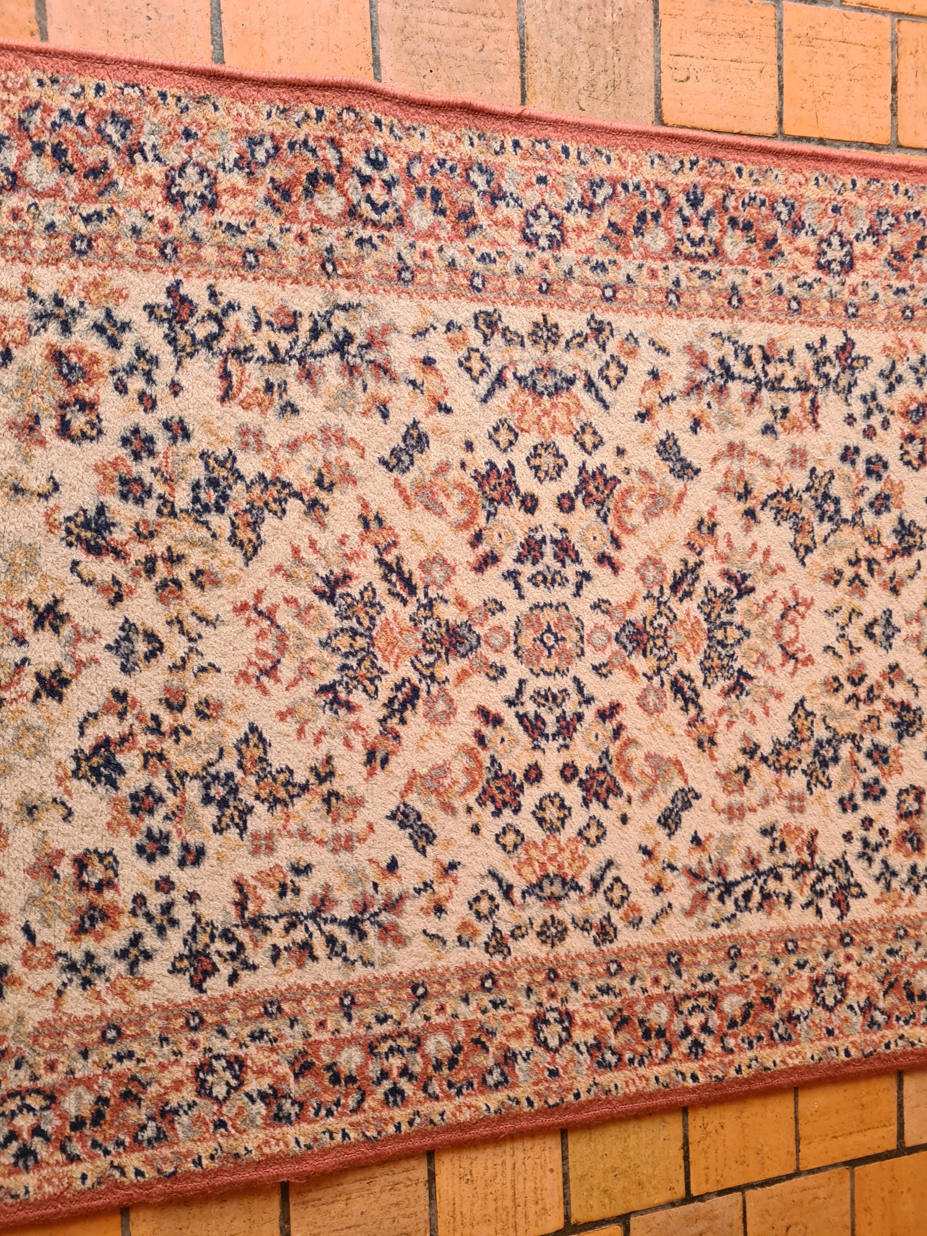 Small carpet 1m40 x 80 cm
