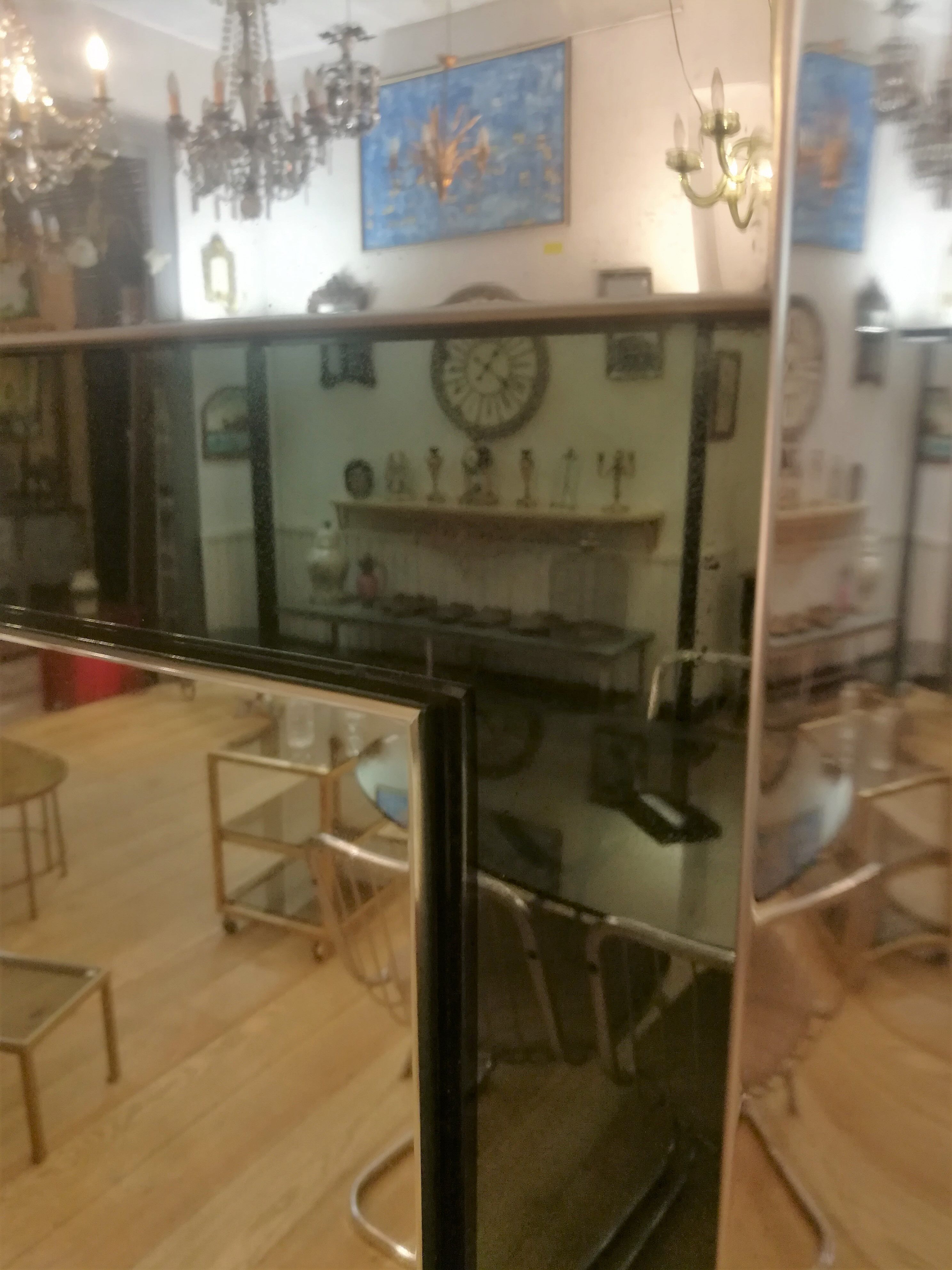 Bright artist's box mirror in chrome metal