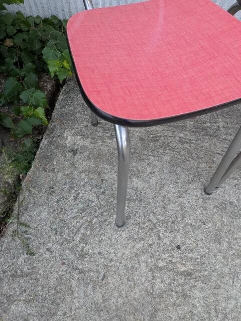 Paire de chaises en formica