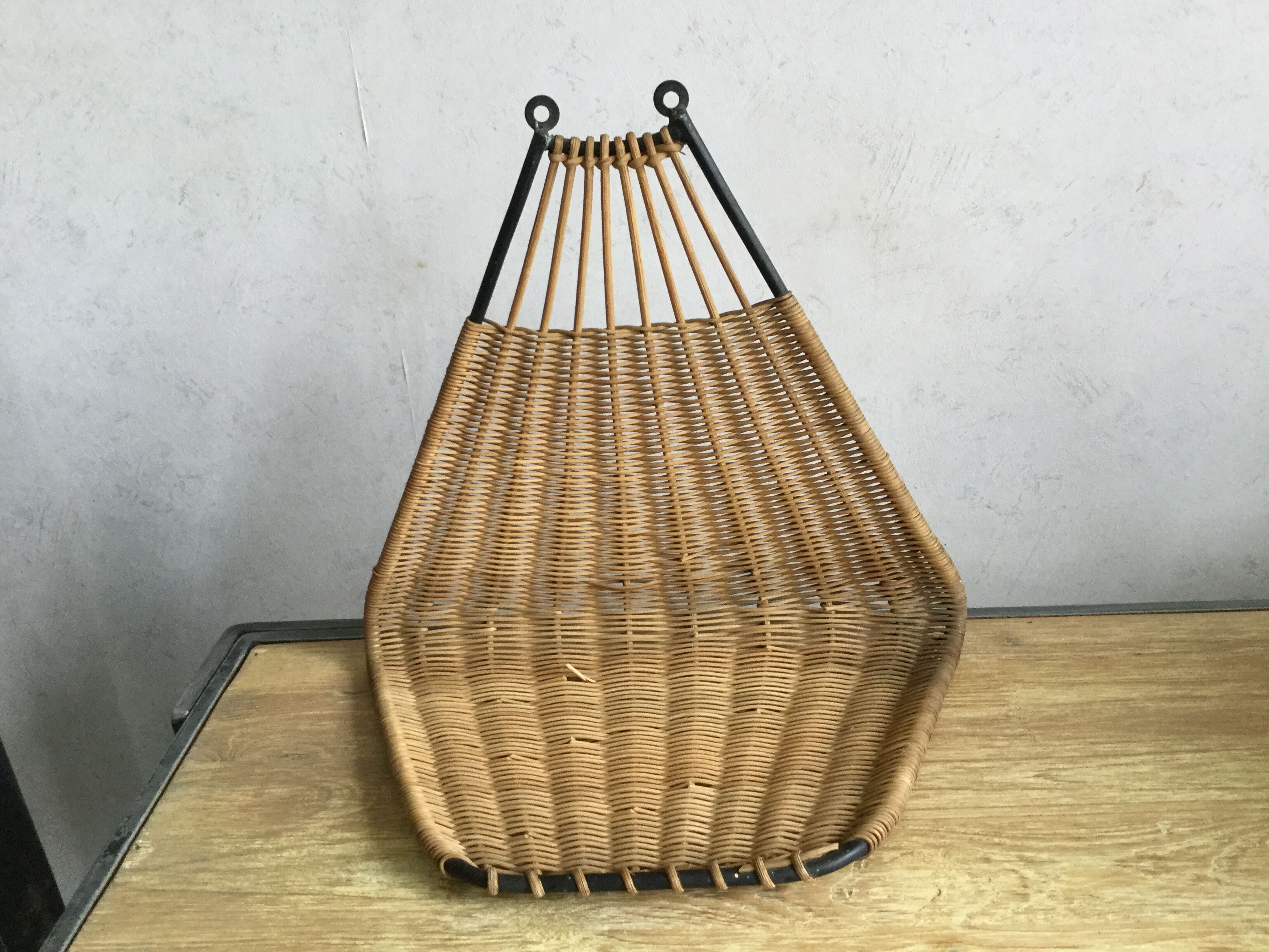 Wall shelves 50s metal and rattan