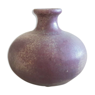 Bottomless vase with a hole