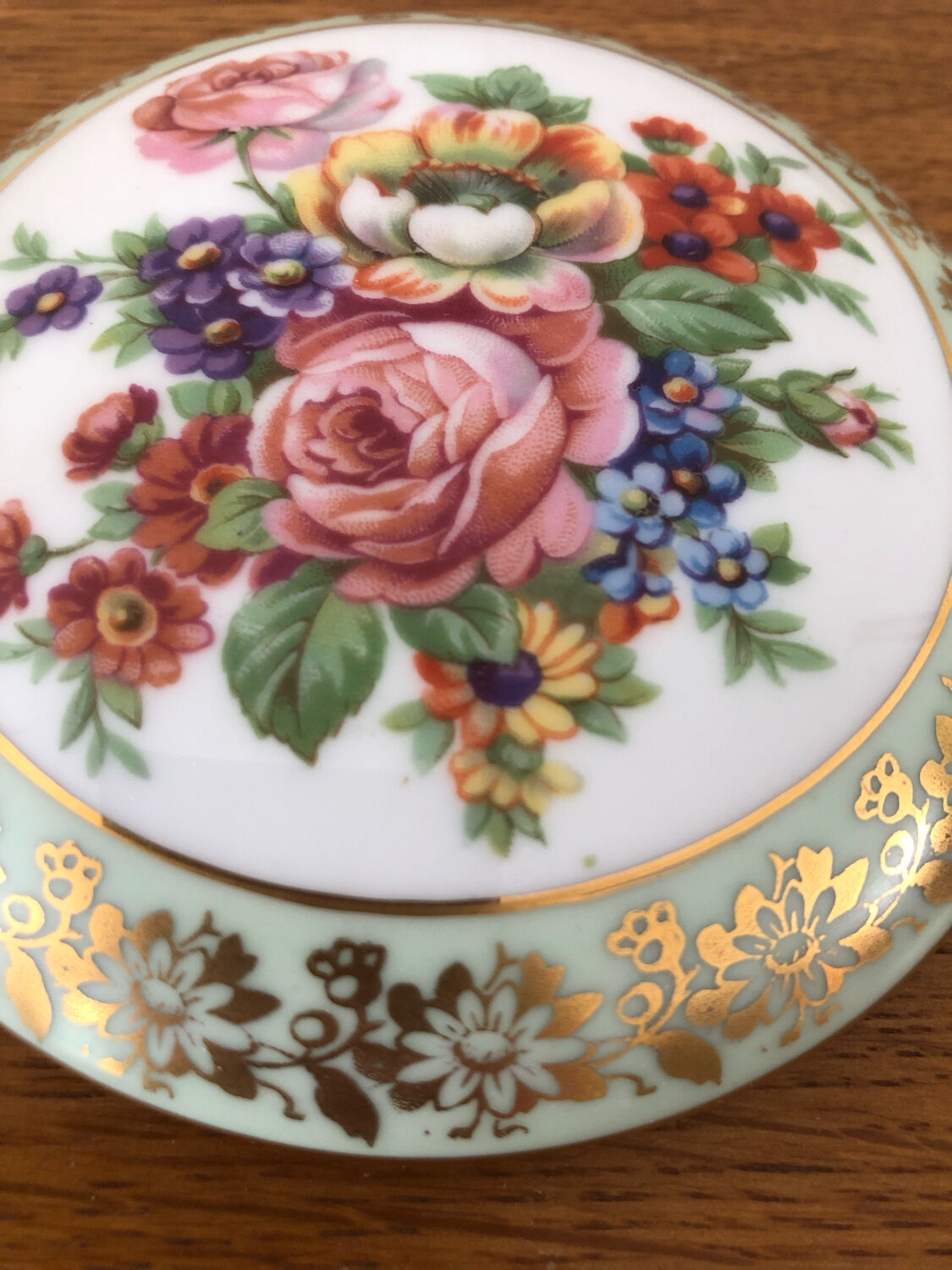 Vintage jewelry box in Limoges porcelain flowers and gilding