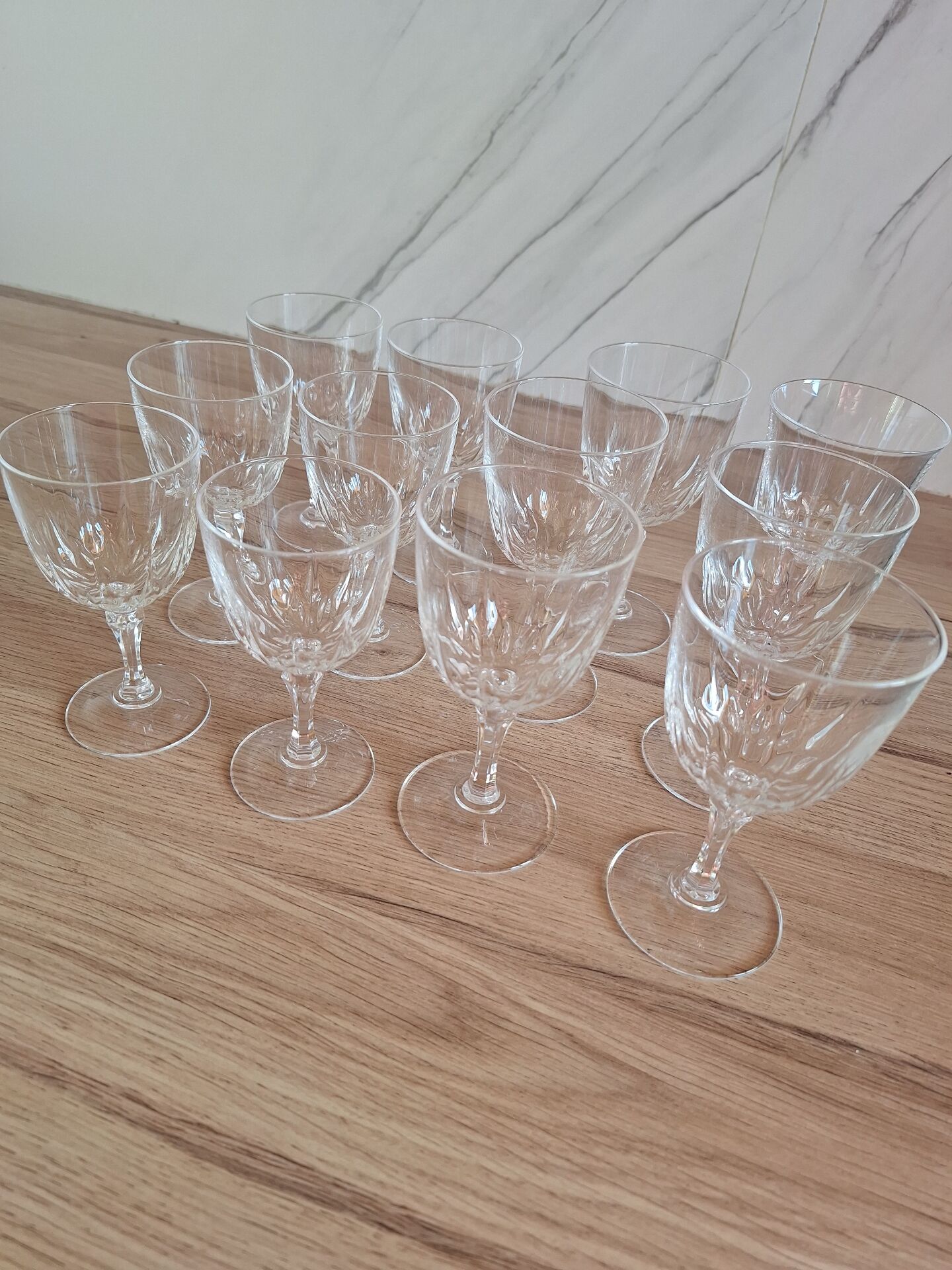 12 crystal glasses from Arques in 2 different sizes.