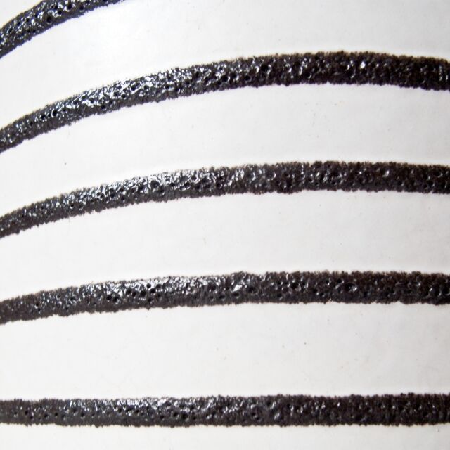 Cache-pot noir et blanc
