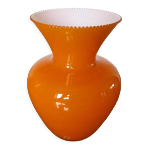 Vase en opaline orange