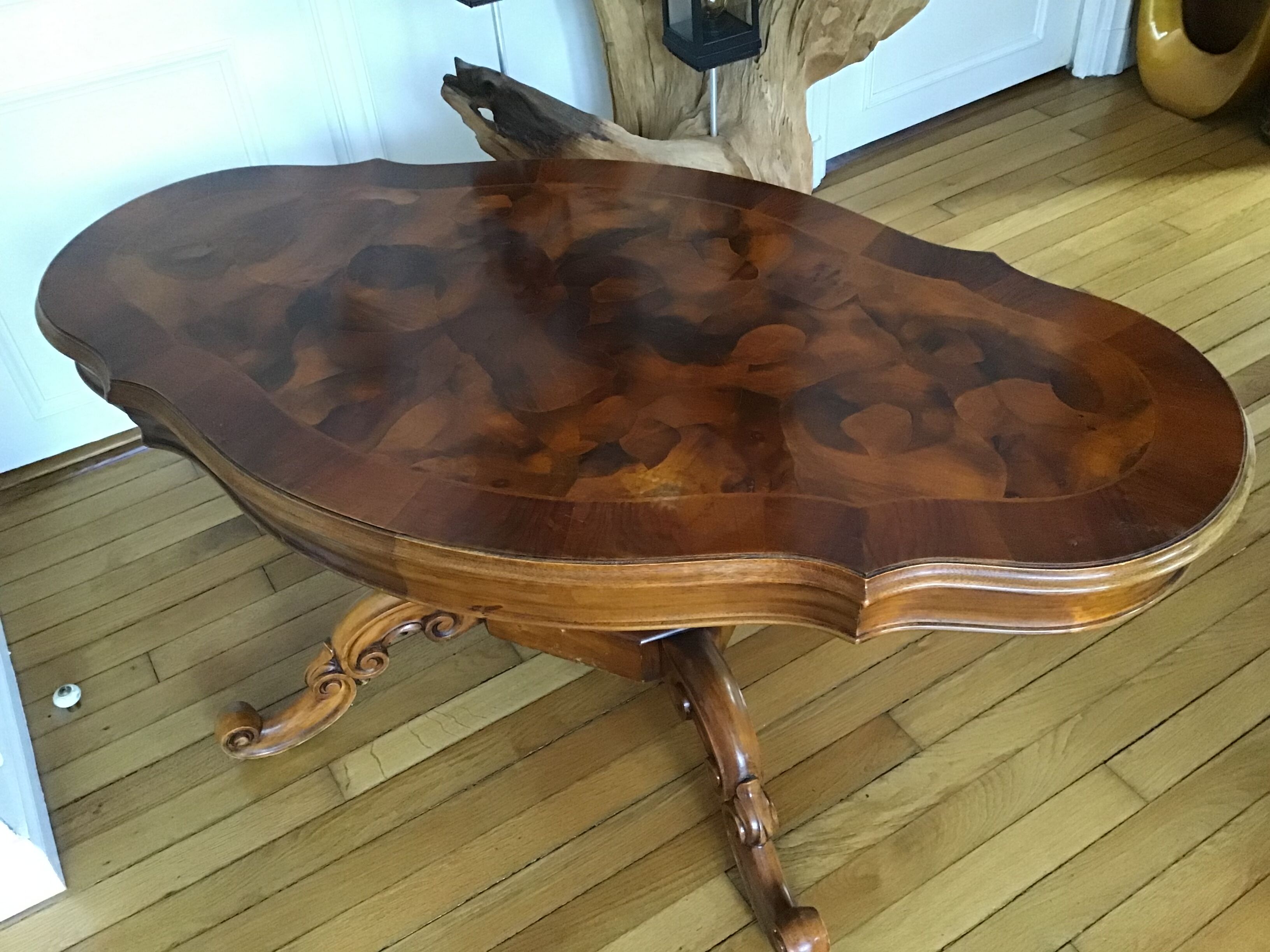 Violin table