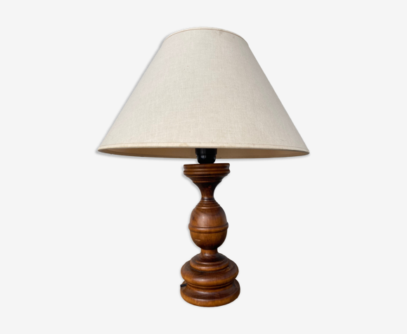 Lampe en bois tourné abat jour blanc cassé vintage