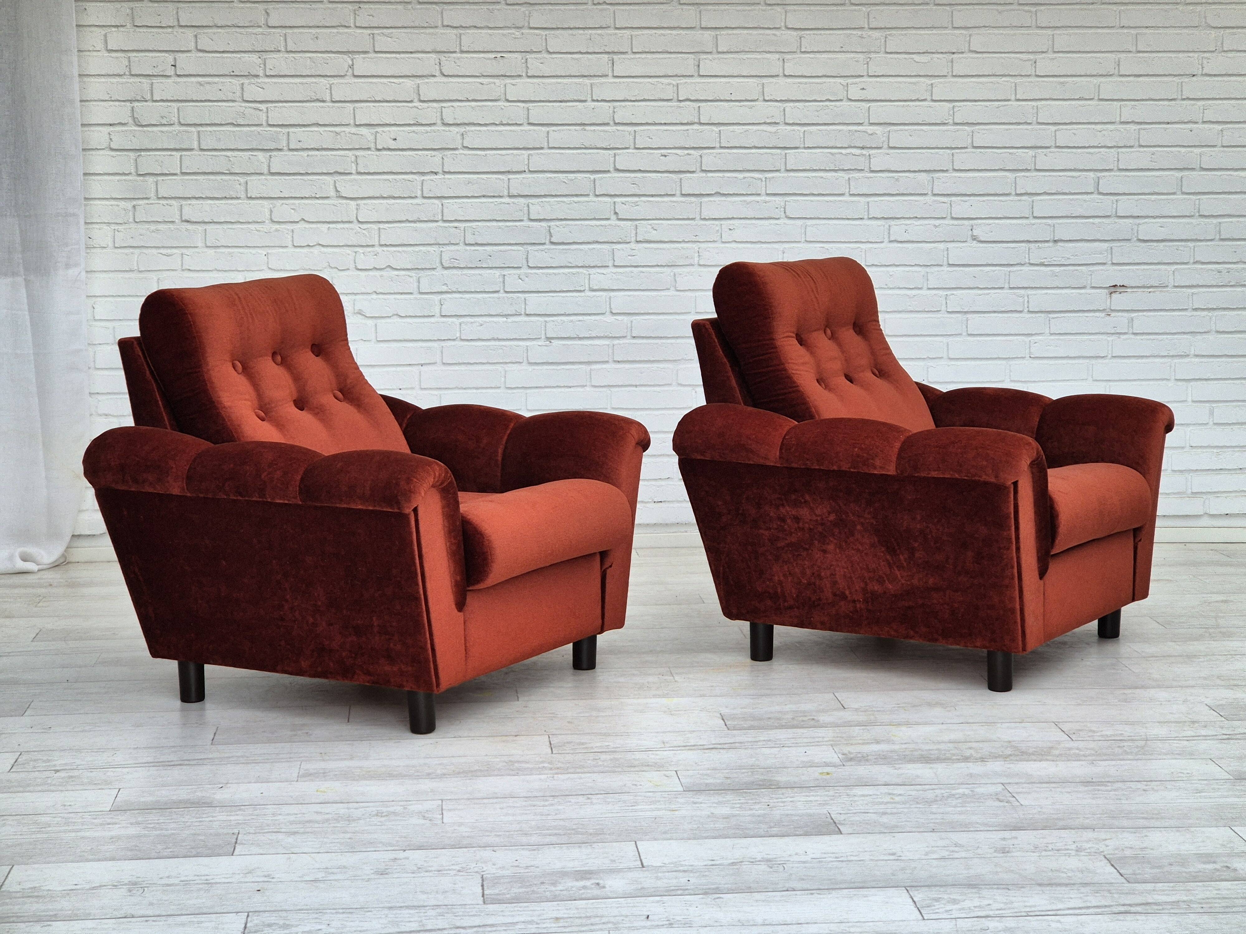 Années 1980, fauteuil relax danois meuble en velours marron/rouge.
