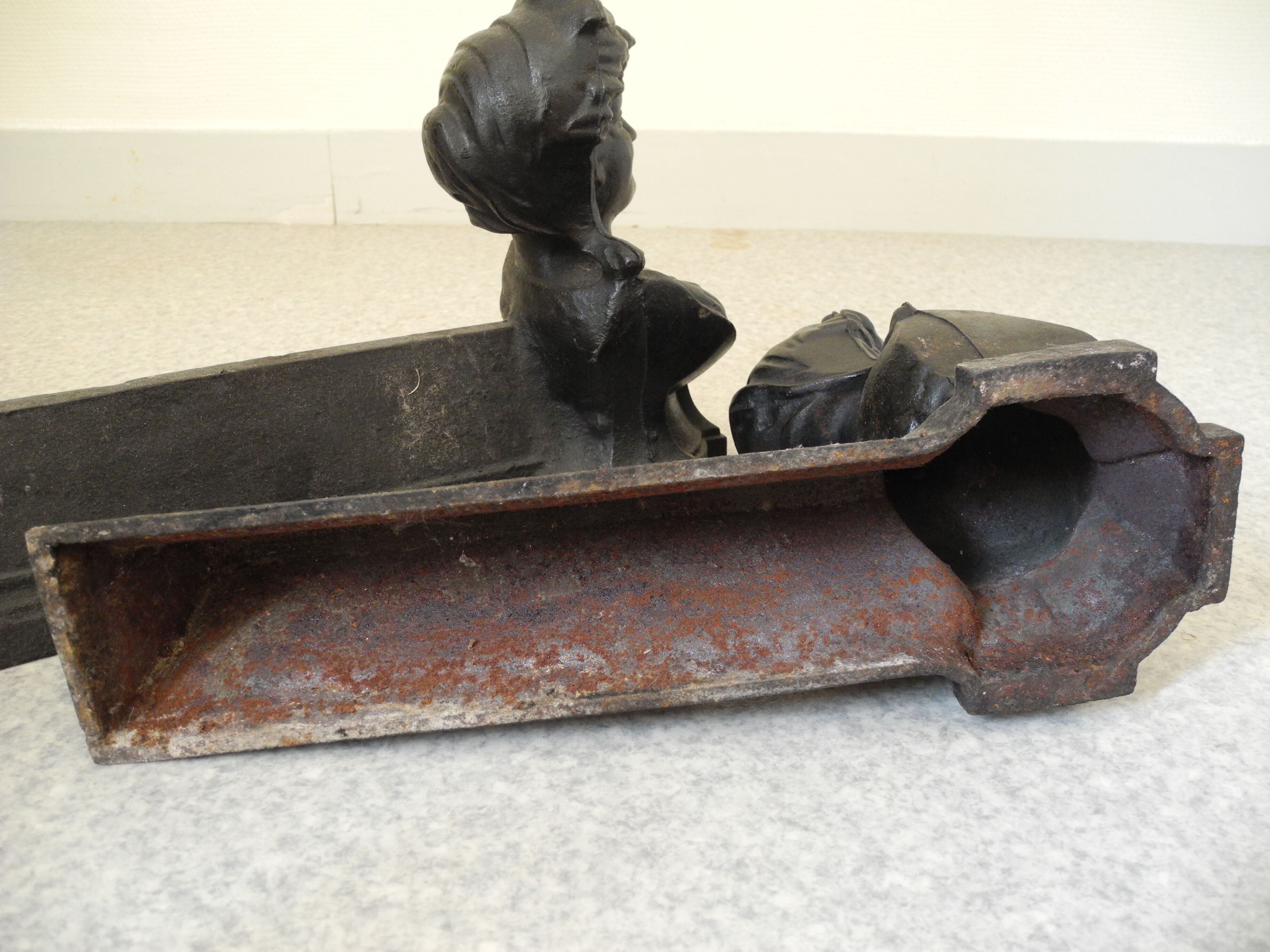 Paire chenets anciens fonte "air" cheminée antique andirons