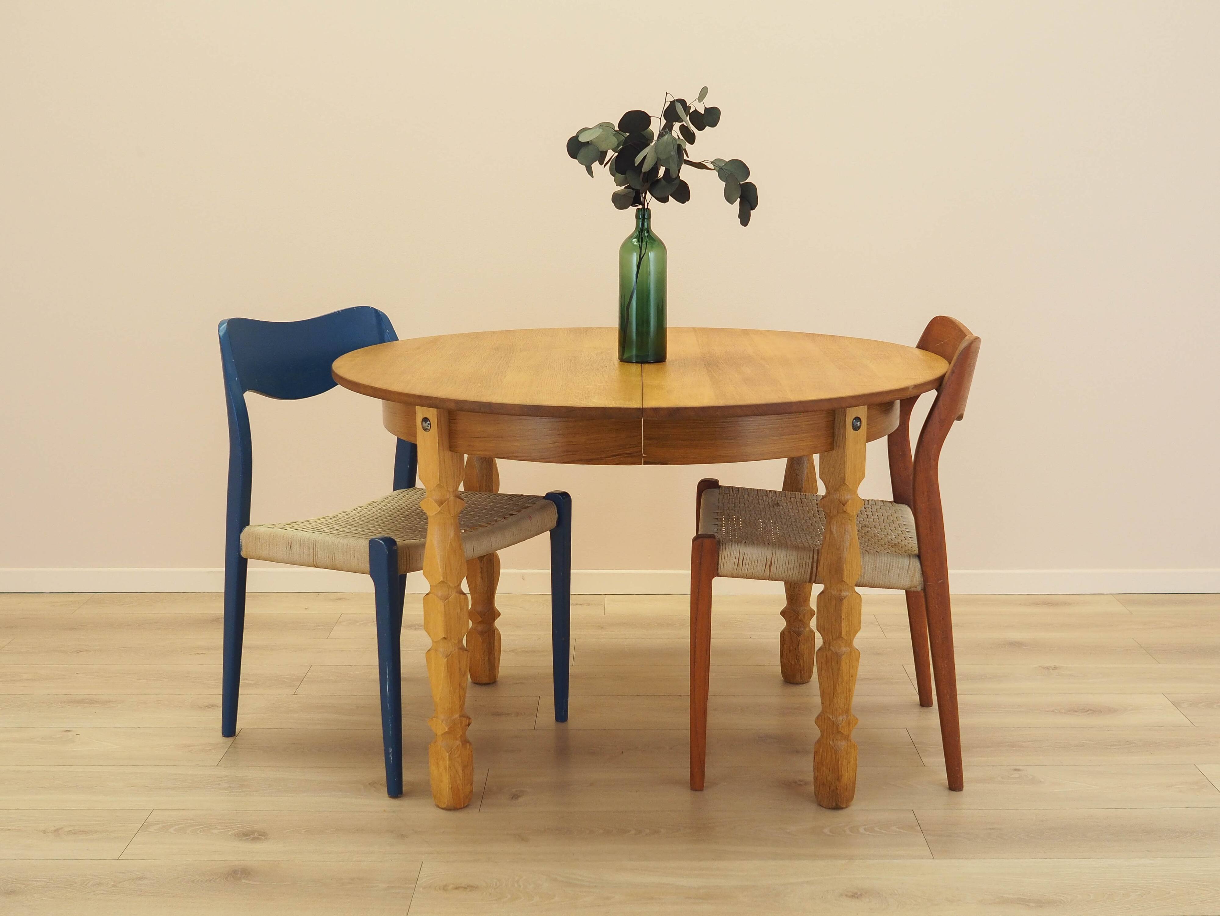 Round oak table, Danish design, 1960s, designer: Henning Kjærnulf
