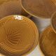 Lot de 6 assiettes poisson Gien céramique ocre ambré années 1960