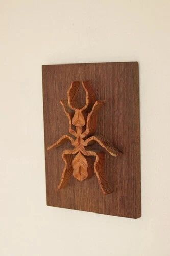 Plaque décorative en bois avec motif d'insecte