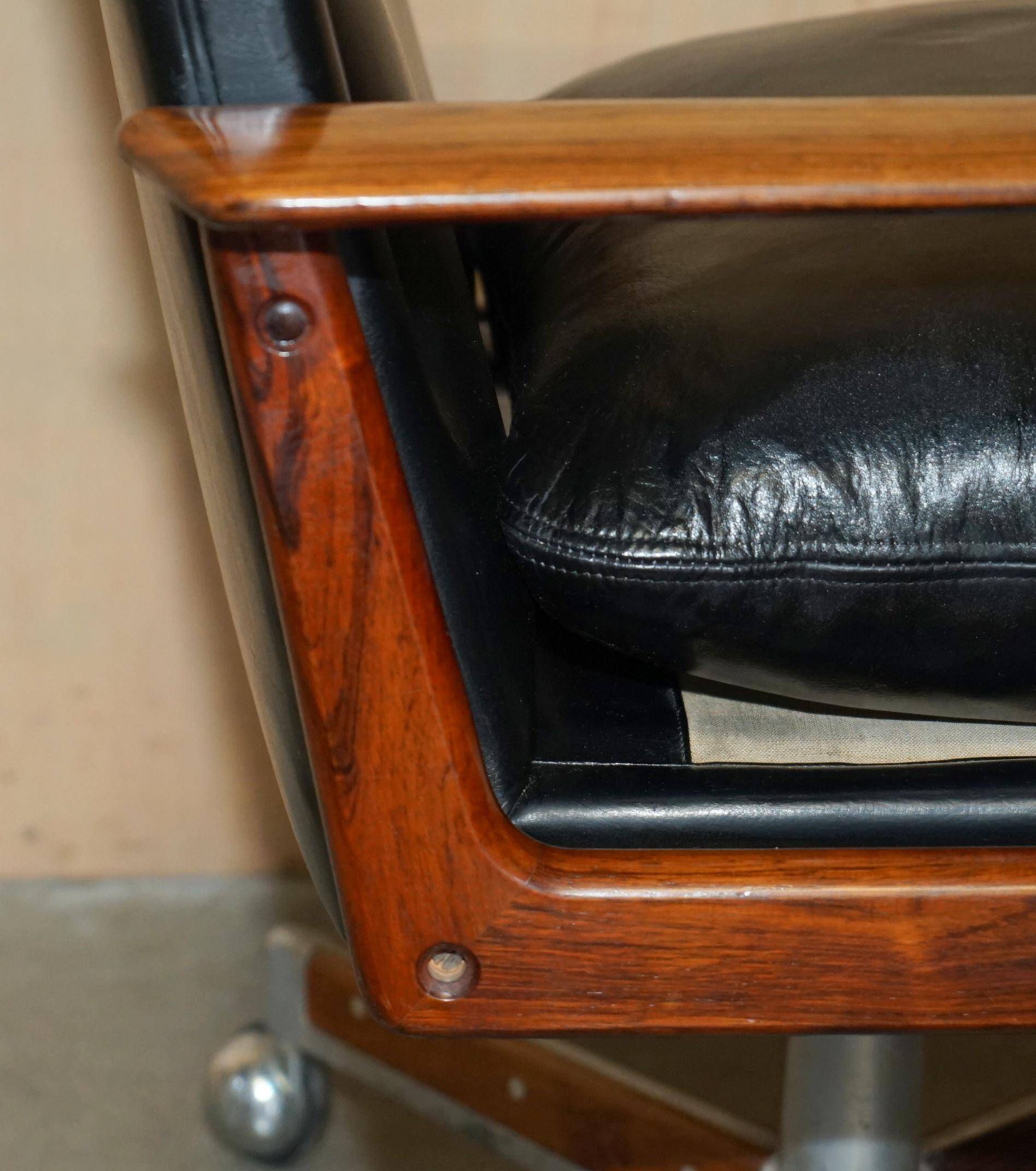 Executive office chair model 419 Arne Vodder for Sibast in hardwood and leather.