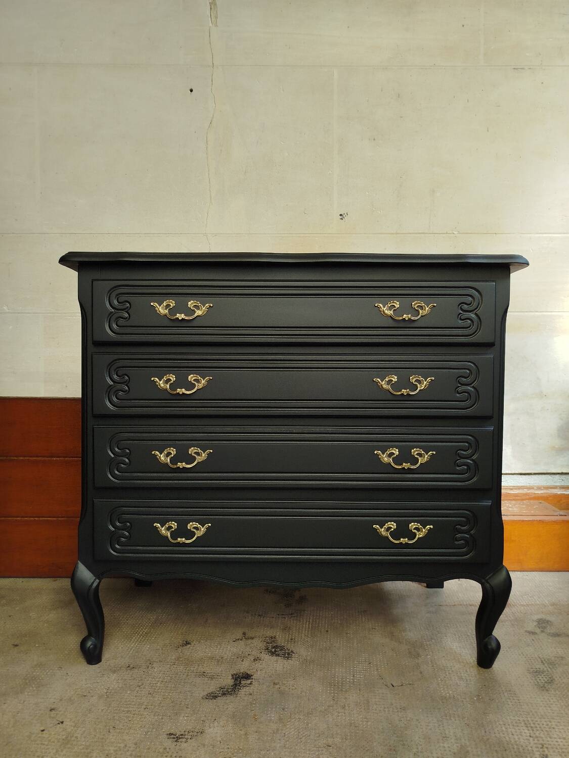 Vintage chest of drawers refurbished in black
